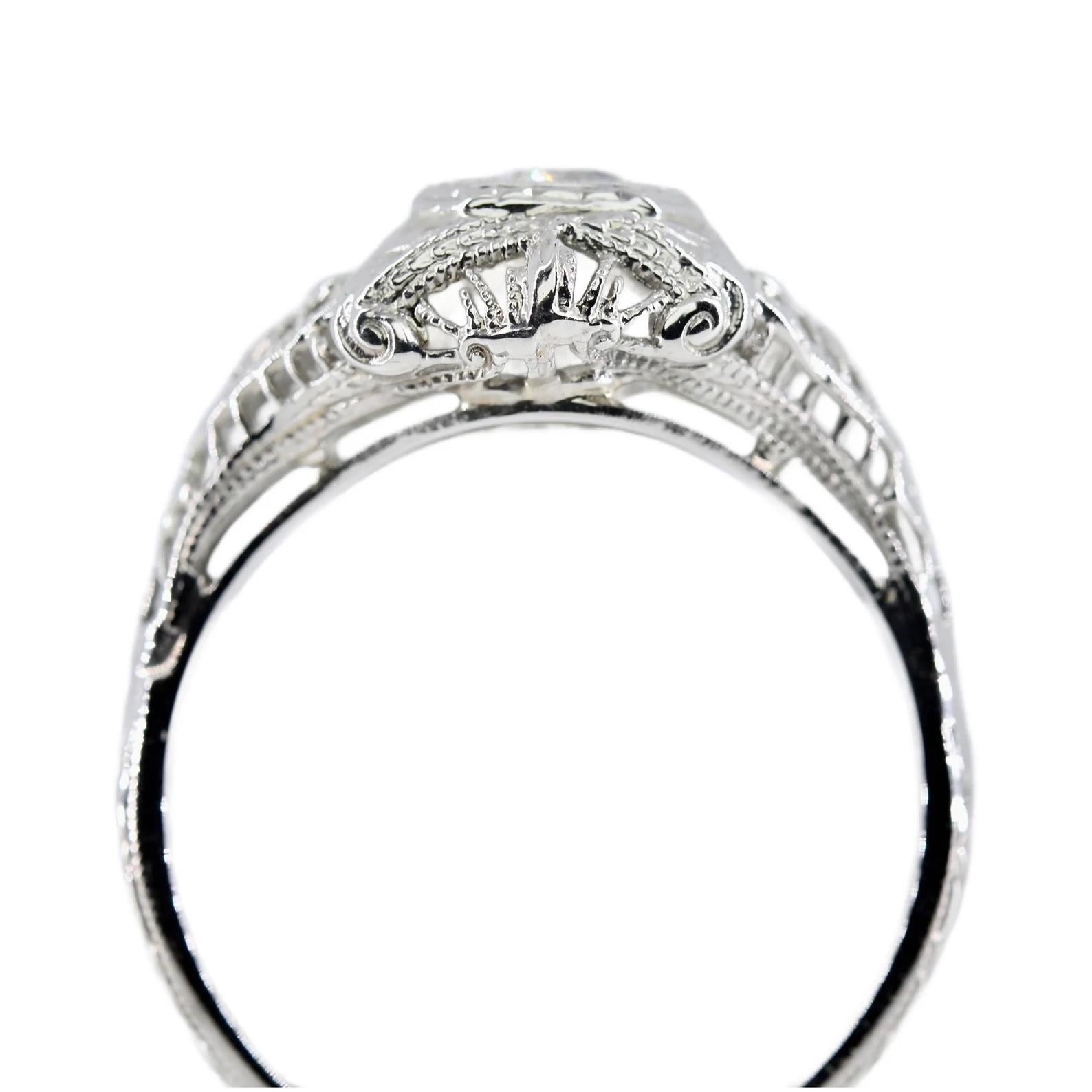 Floral Art Deco Diamond Filigree Engagement Ring in 18 Karat White Gold For Sale 1