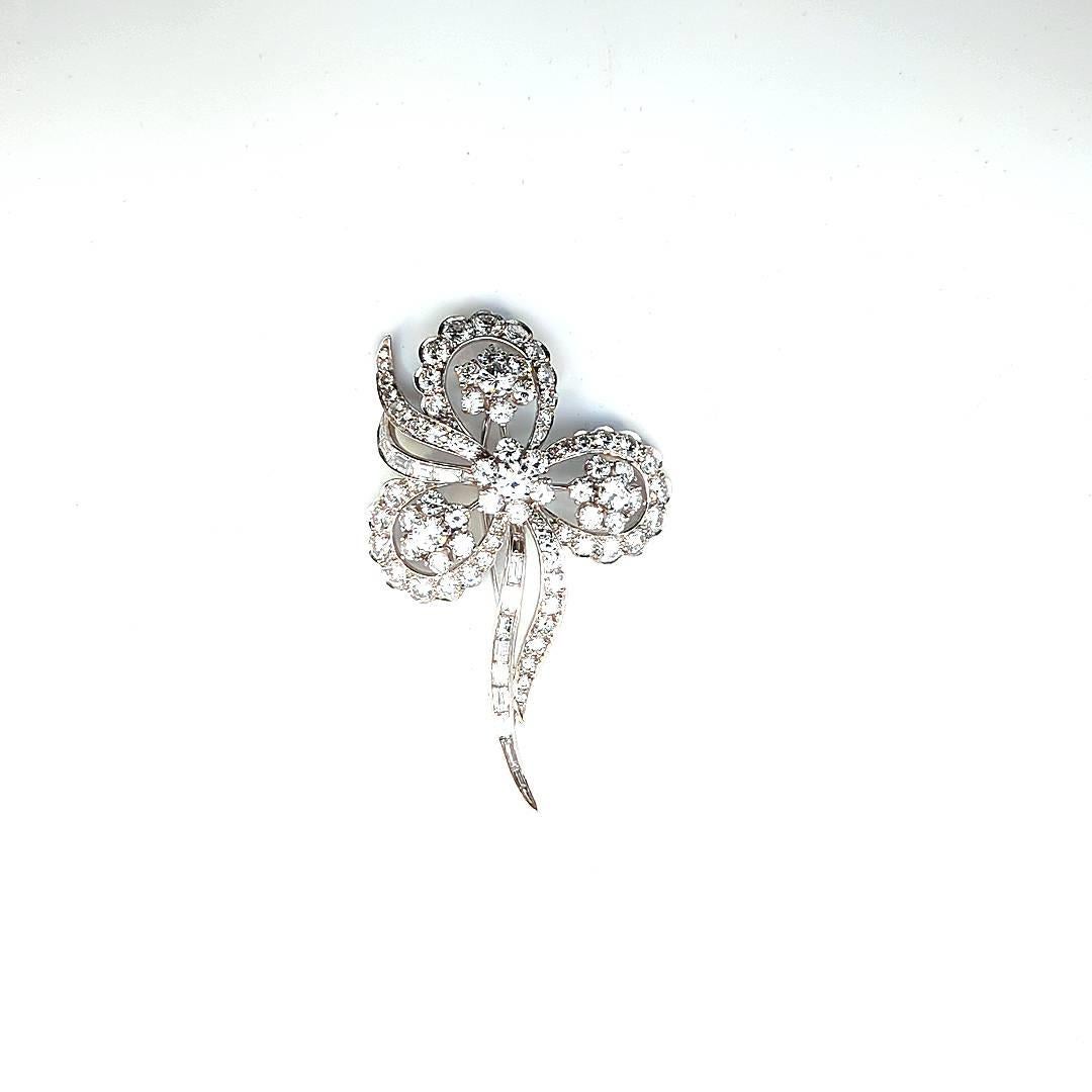 Floral Art Deco Diamond Pin, Made in Platinum with Old European Cut Diamonds For Sale 1