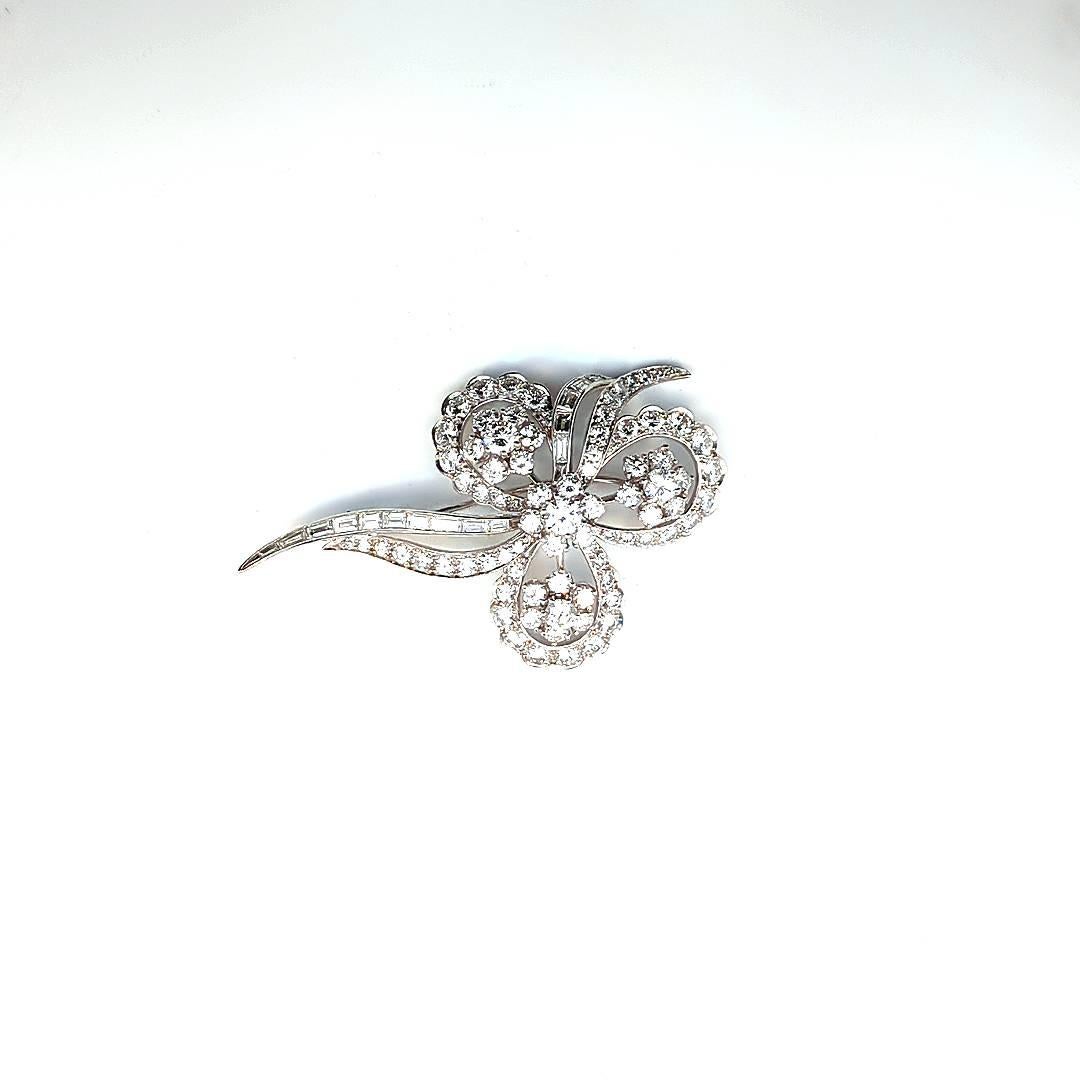 Floral Art Deco Diamond Pin, Made in Platinum with Old European Cut Diamonds For Sale 3