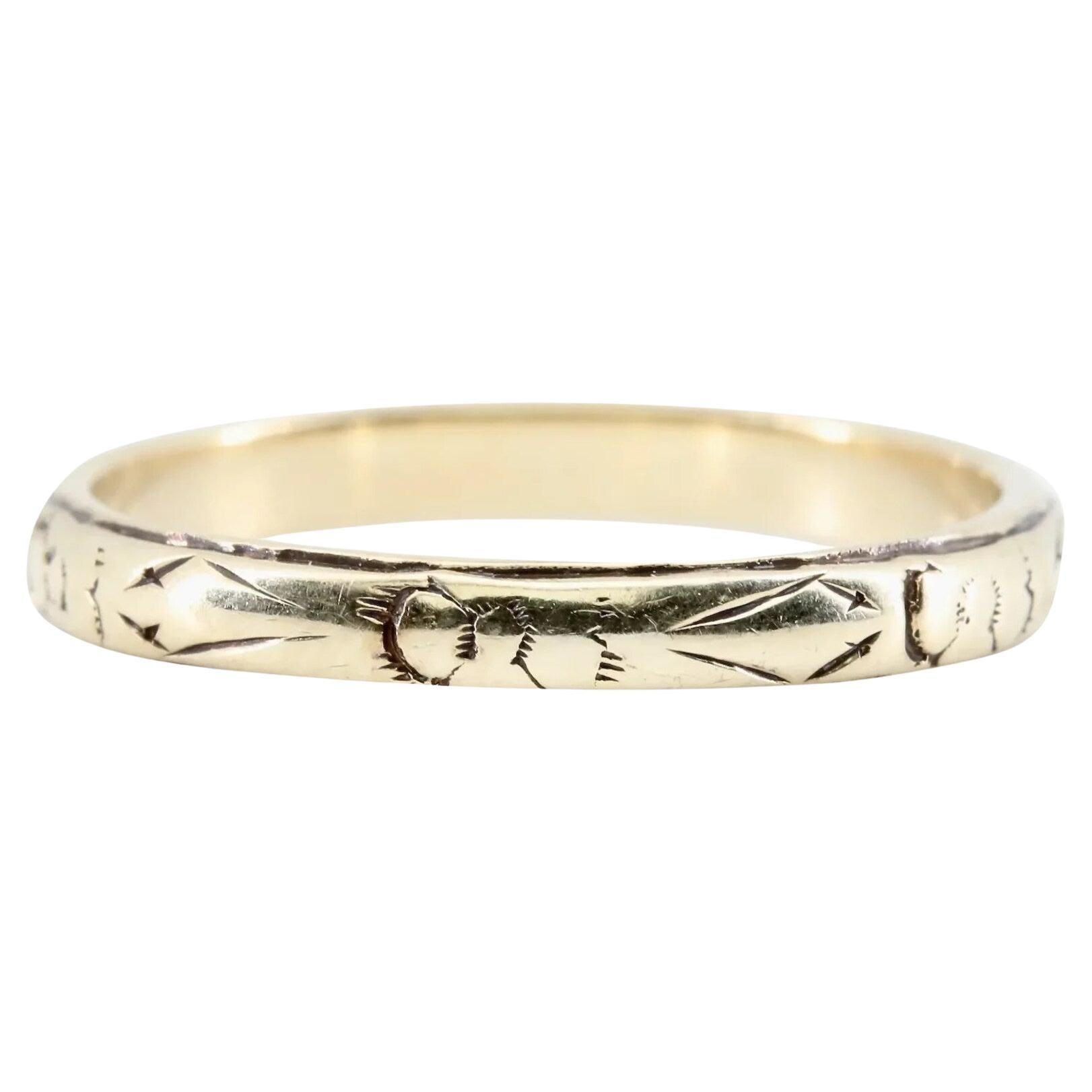 Floral Art Deco Engraved Wedding Band in 14K Yellow Gold For Sale