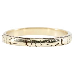 Antique Floral Art Deco Engraved Wedding Band in 14K Yellow Gold