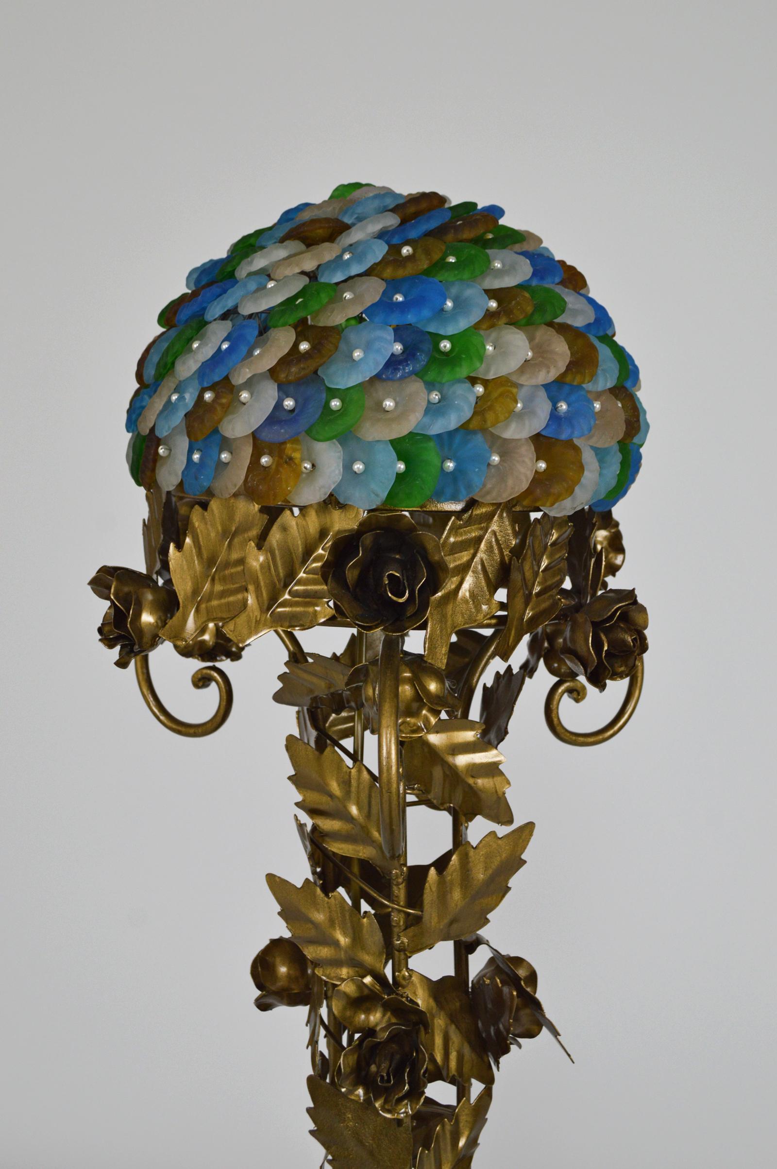 Hand-Crafted Floral Art Deco Floor Lamp in Gilded Wrought Iron & Glass Flowers, circa 1930 For Sale