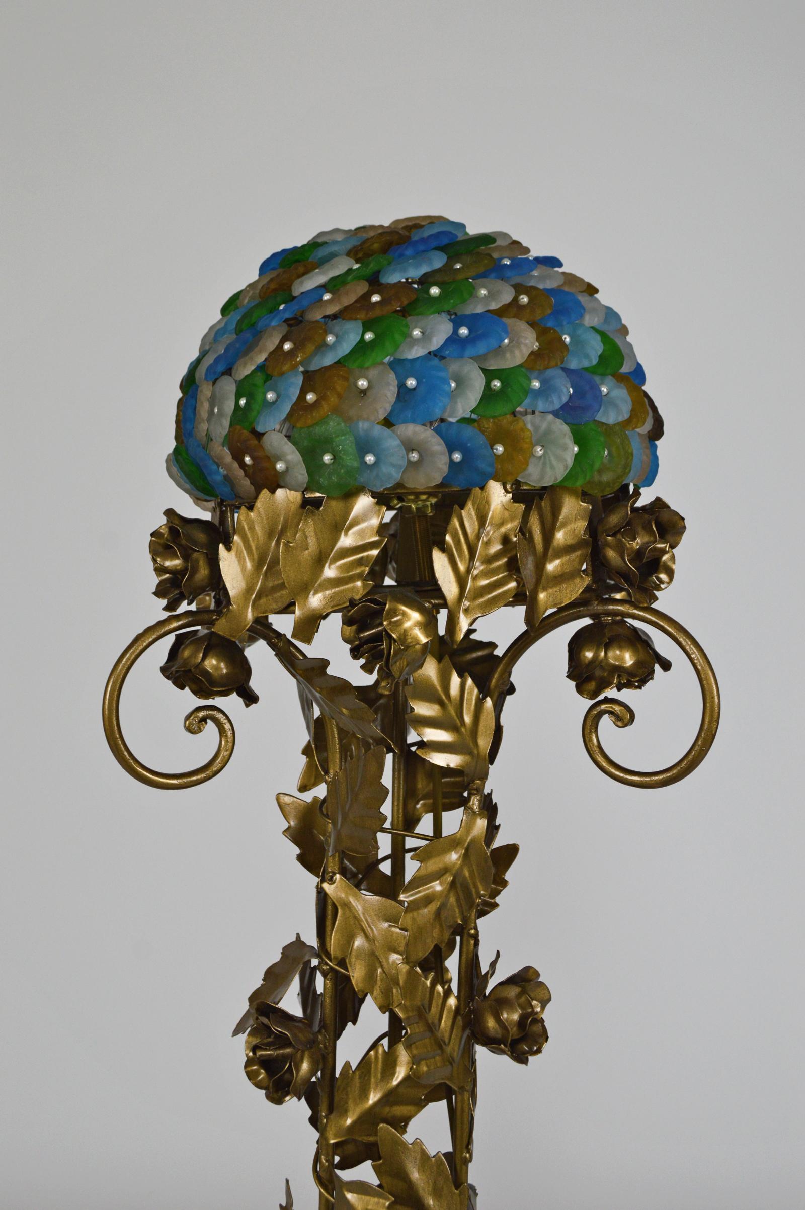 Floral Art Deco Floor Lamp in Gilded Wrought Iron & Glass Flowers, circa 1930 In Good Condition For Sale In L'Etang, FR