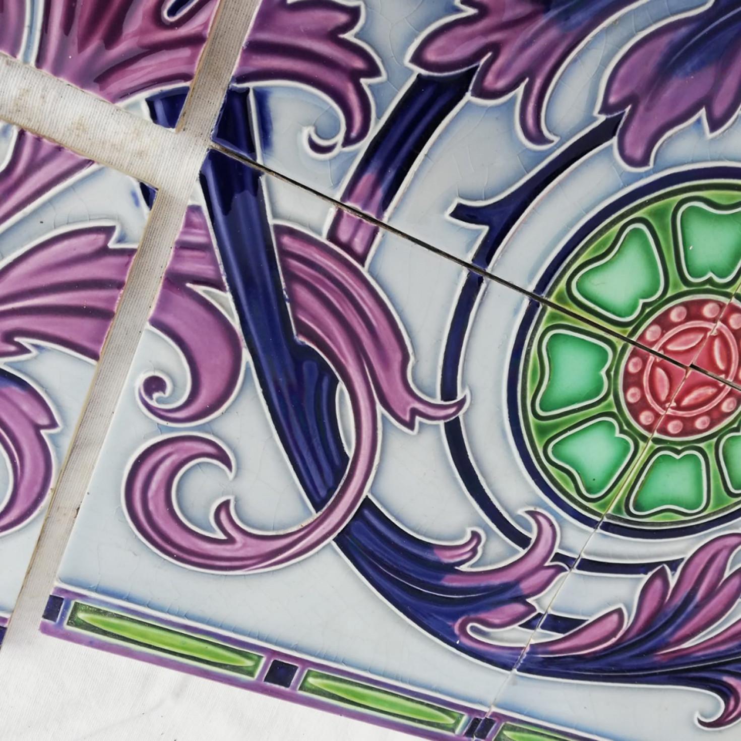 Azulejos florales Art Déco en relieve esmaltados de Gilliot, Hemiksem, hacia 1920 en venta 7