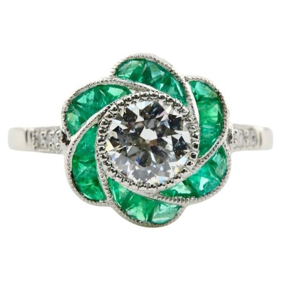 Anillo de compromiso de diamantes y esmeraldas Floral Art Decó de Platino Europeo Antiguo en venta