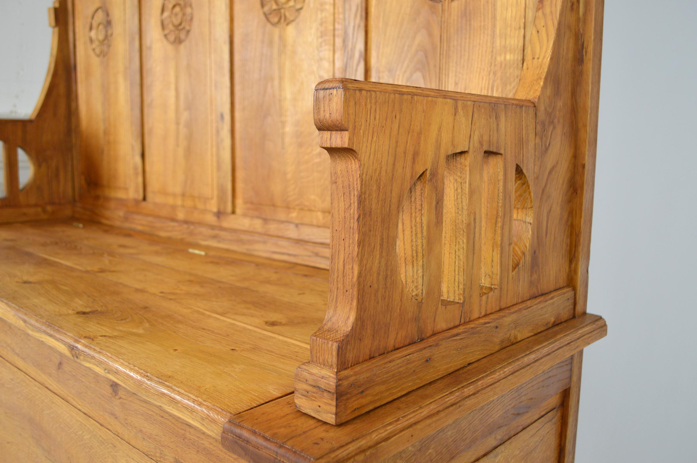 Floral Art Nouveau Hall Chest Bench with Coat Racks in Carved Oak, circa 1900 For Sale 4