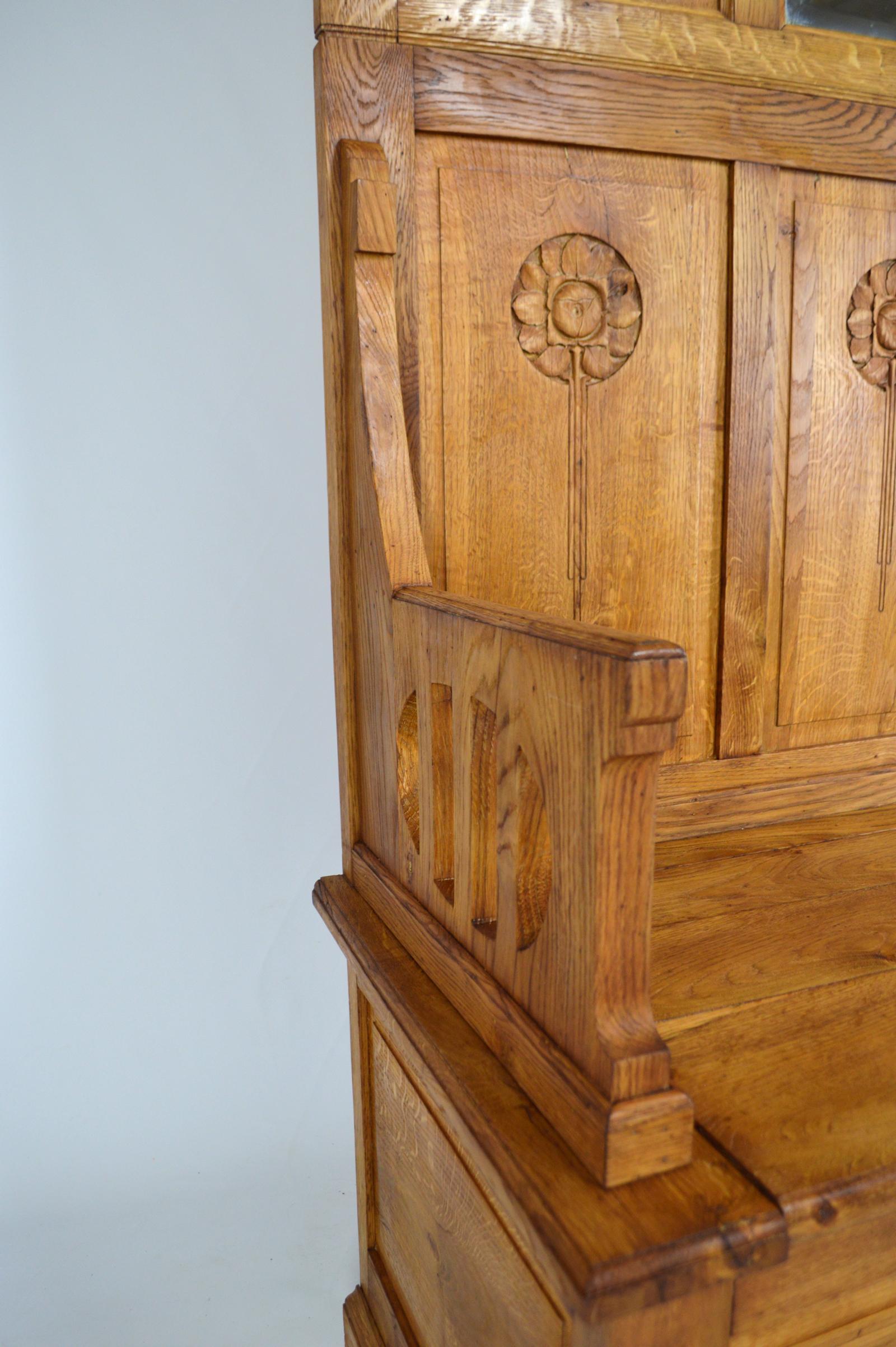 Floral Art Nouveau Hall Chest Bench with Coat Racks in Carved Oak, circa 1900 For Sale 5