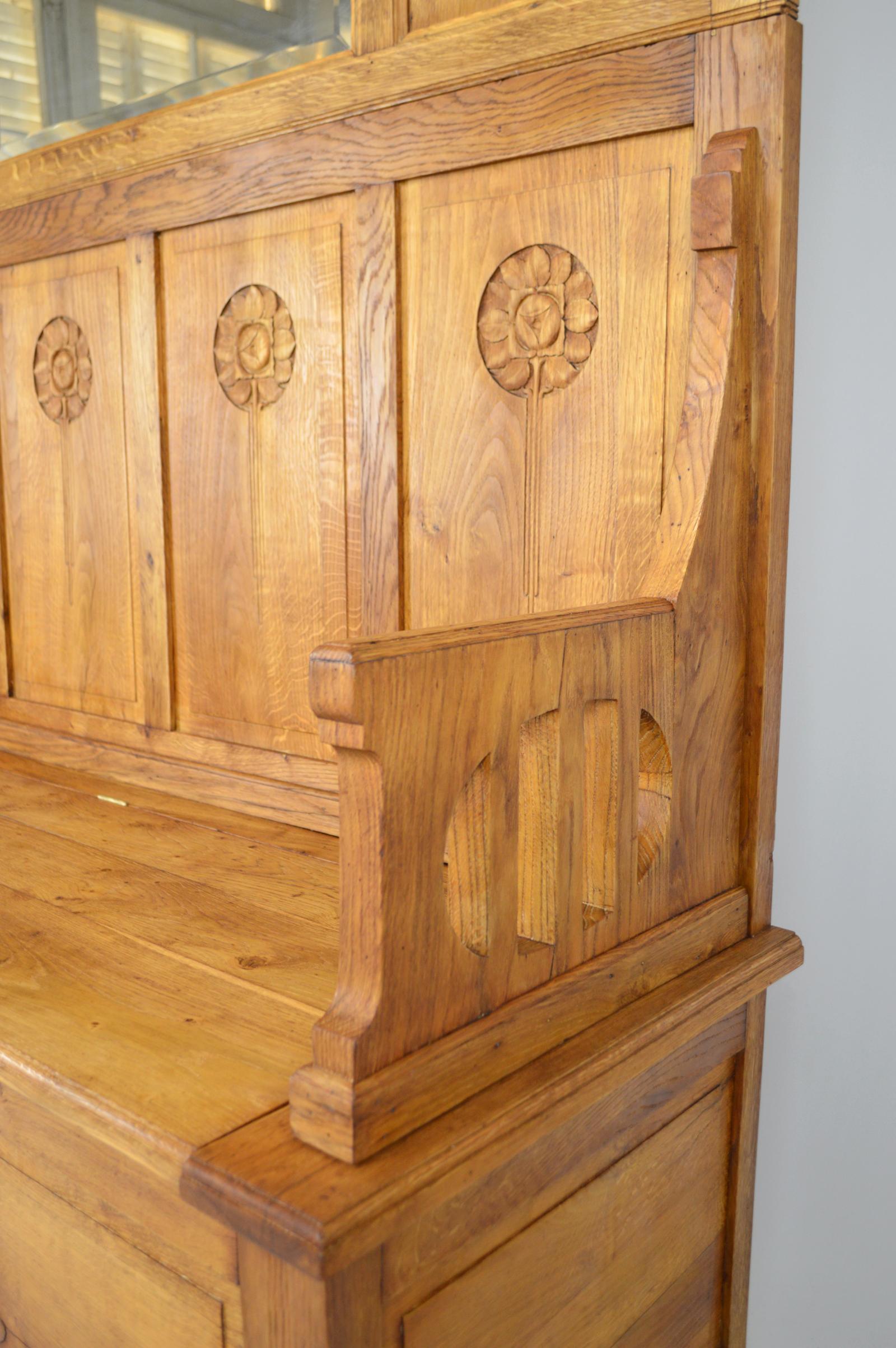 Floral Art Nouveau Hall Chest Bench with Coat Racks in Carved Oak, circa 1900 For Sale 6