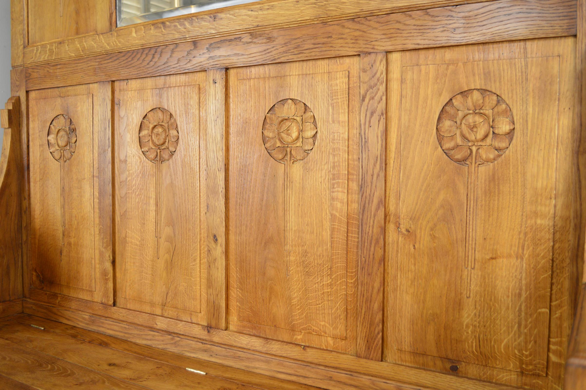 Floral Art Nouveau Hall Chest Bench with Coat Racks in Carved Oak, circa 1900 For Sale 7