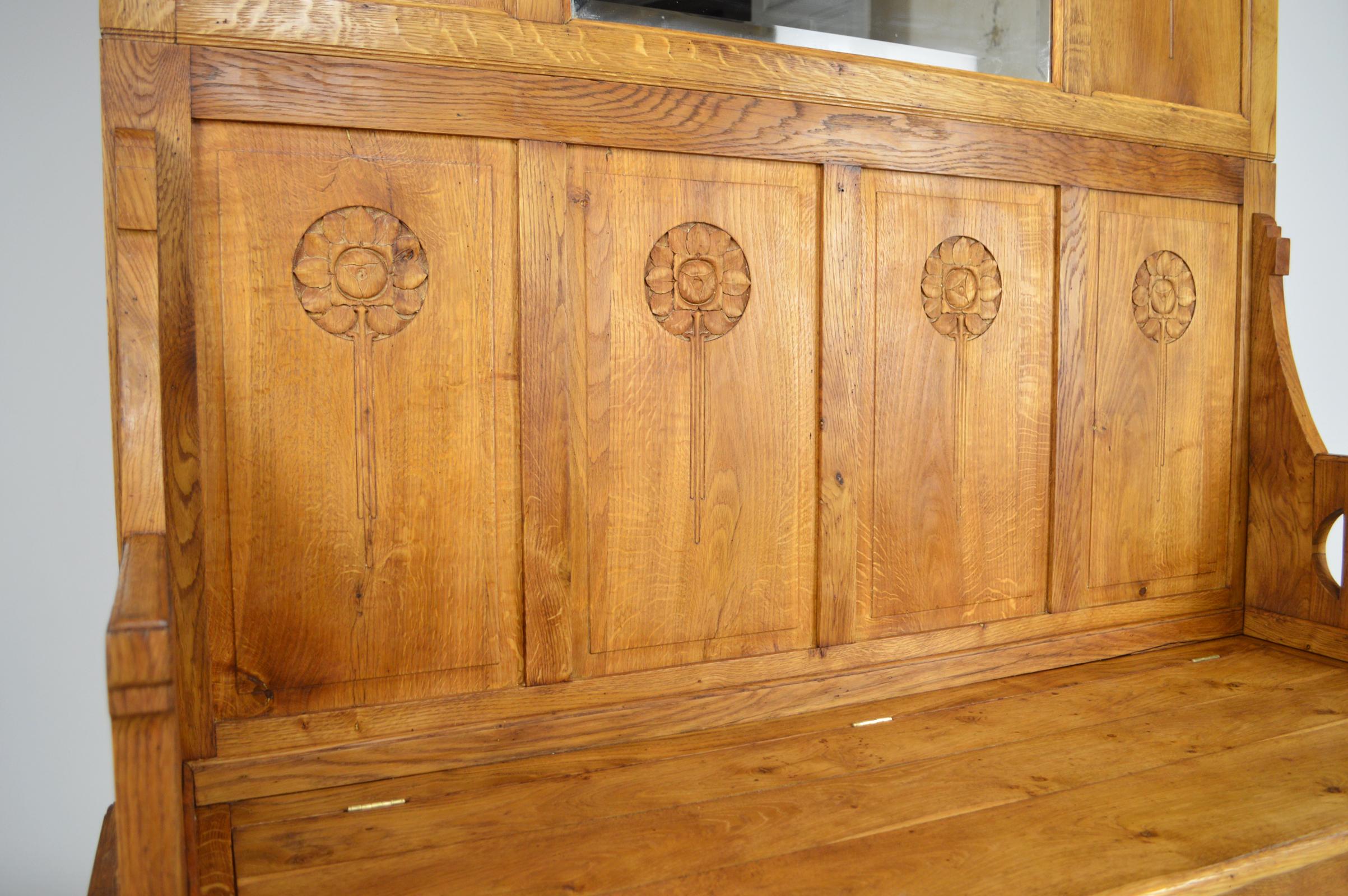 Floral Art Nouveau Hall Chest Bench with Coat Racks in Carved Oak, circa 1900 For Sale 8
