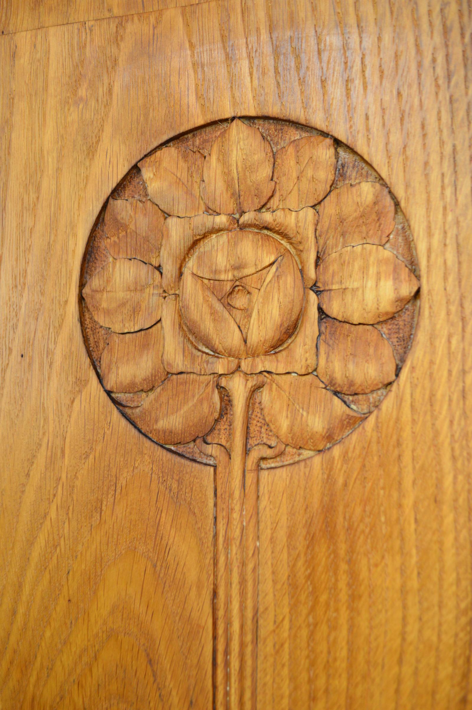 Floral Art Nouveau Hall Chest Bench with Coat Racks in Carved Oak, circa 1900 For Sale 9