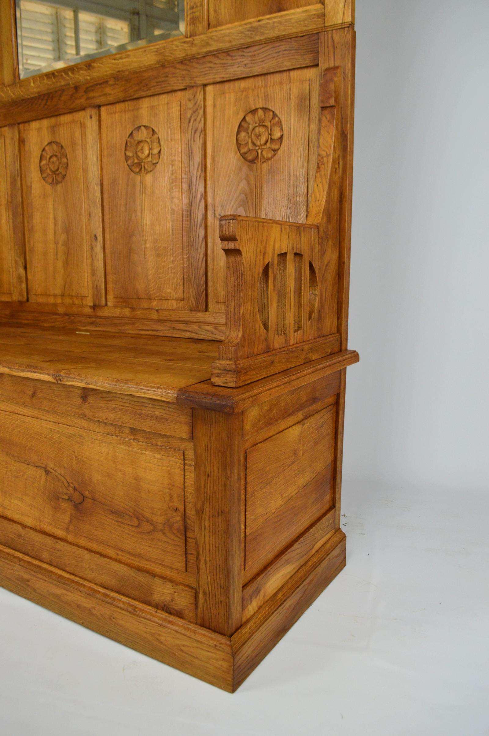 Ceramic Floral Art Nouveau Hall Chest Bench with Coat Racks in Carved Oak, circa 1900 For Sale