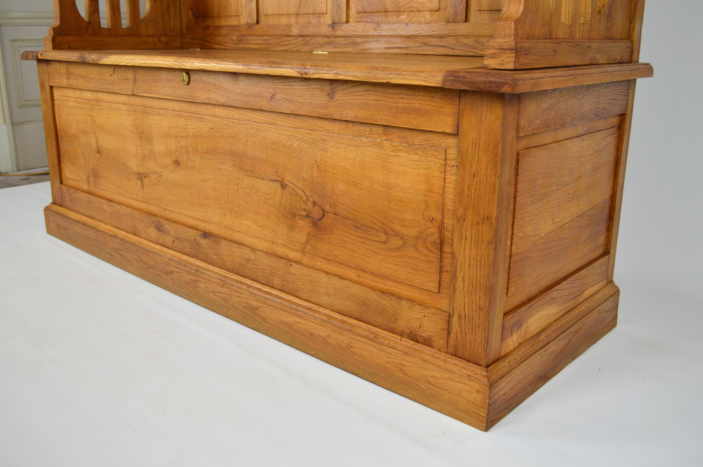 Floral Art Nouveau Hall Chest Bench with Coat Racks in Carved Oak, circa 1900 For Sale 2