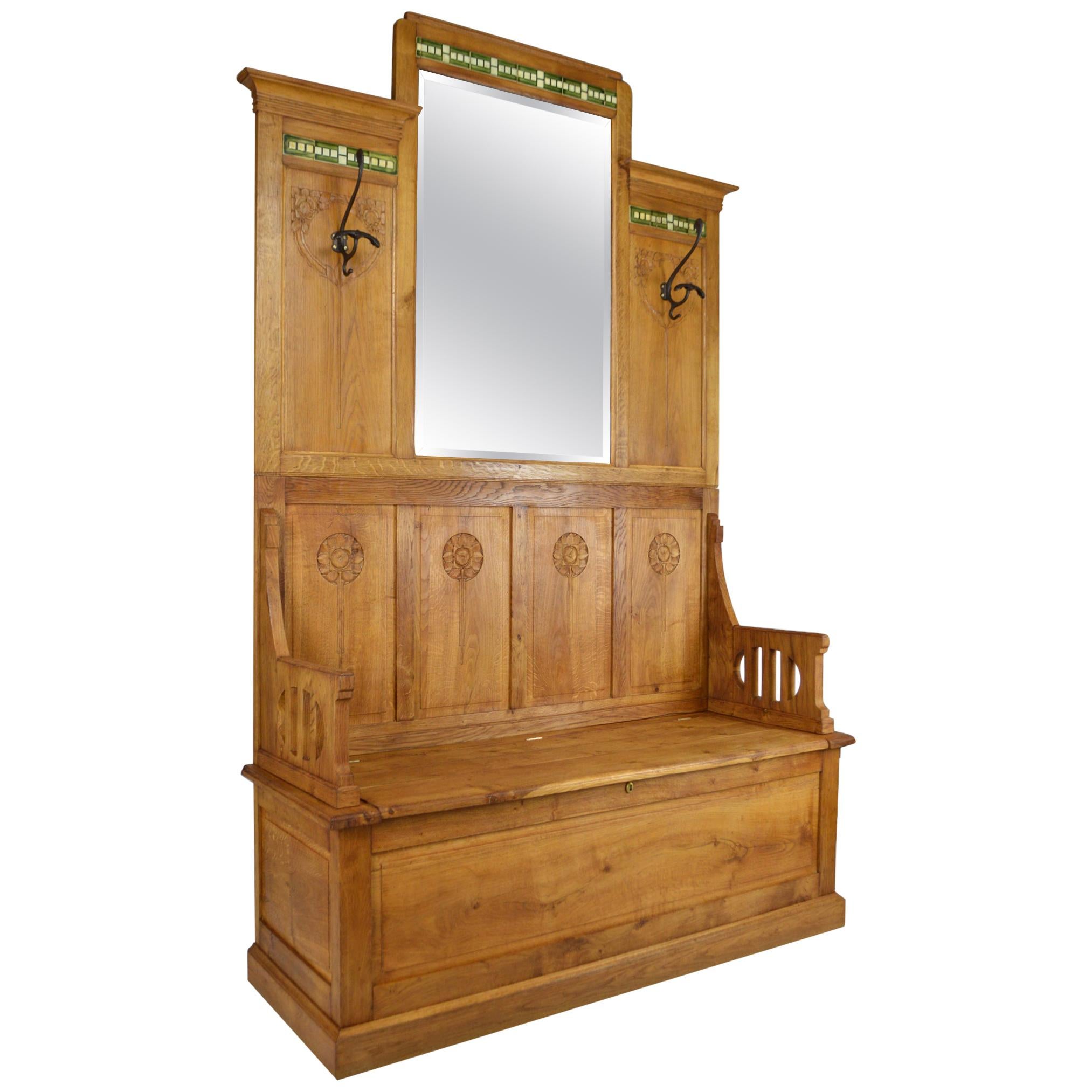 Floral Art Nouveau Hall Chest Bench with Coat Racks in Carved Oak, circa 1900 For Sale