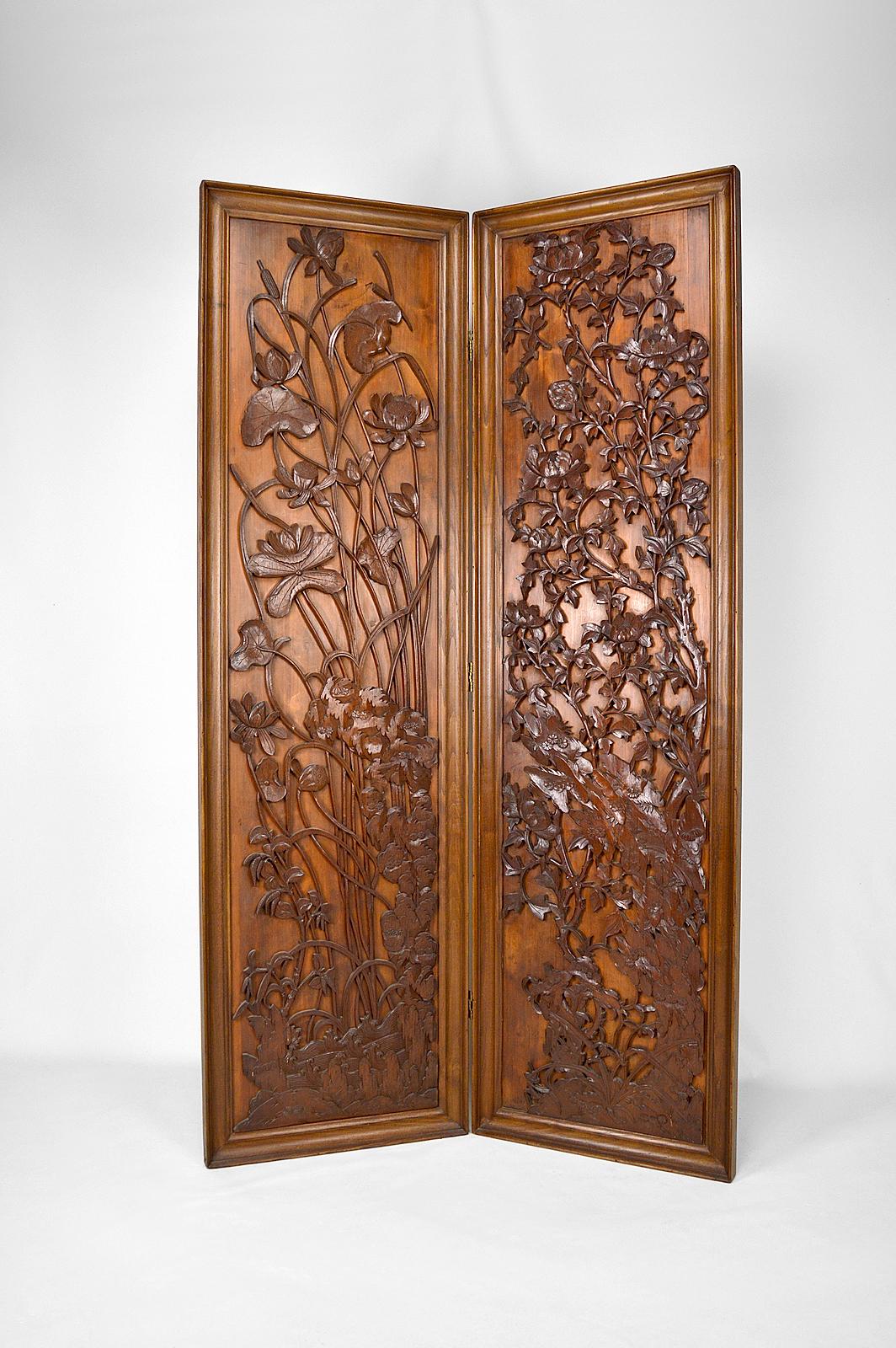 French Floral Art Nouveau Japonism Folding Screen in Carved Wood, France, circa 1890