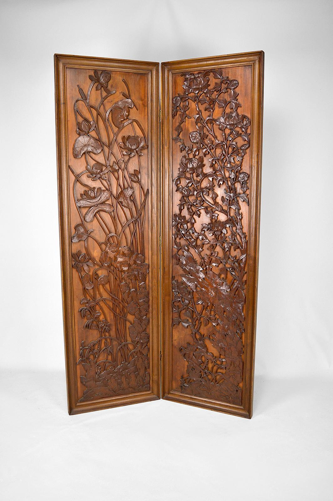 Floral Art Nouveau Japonism Folding Screen in Carved Wood, France, circa 1890 In Good Condition In VÉZELAY, FR