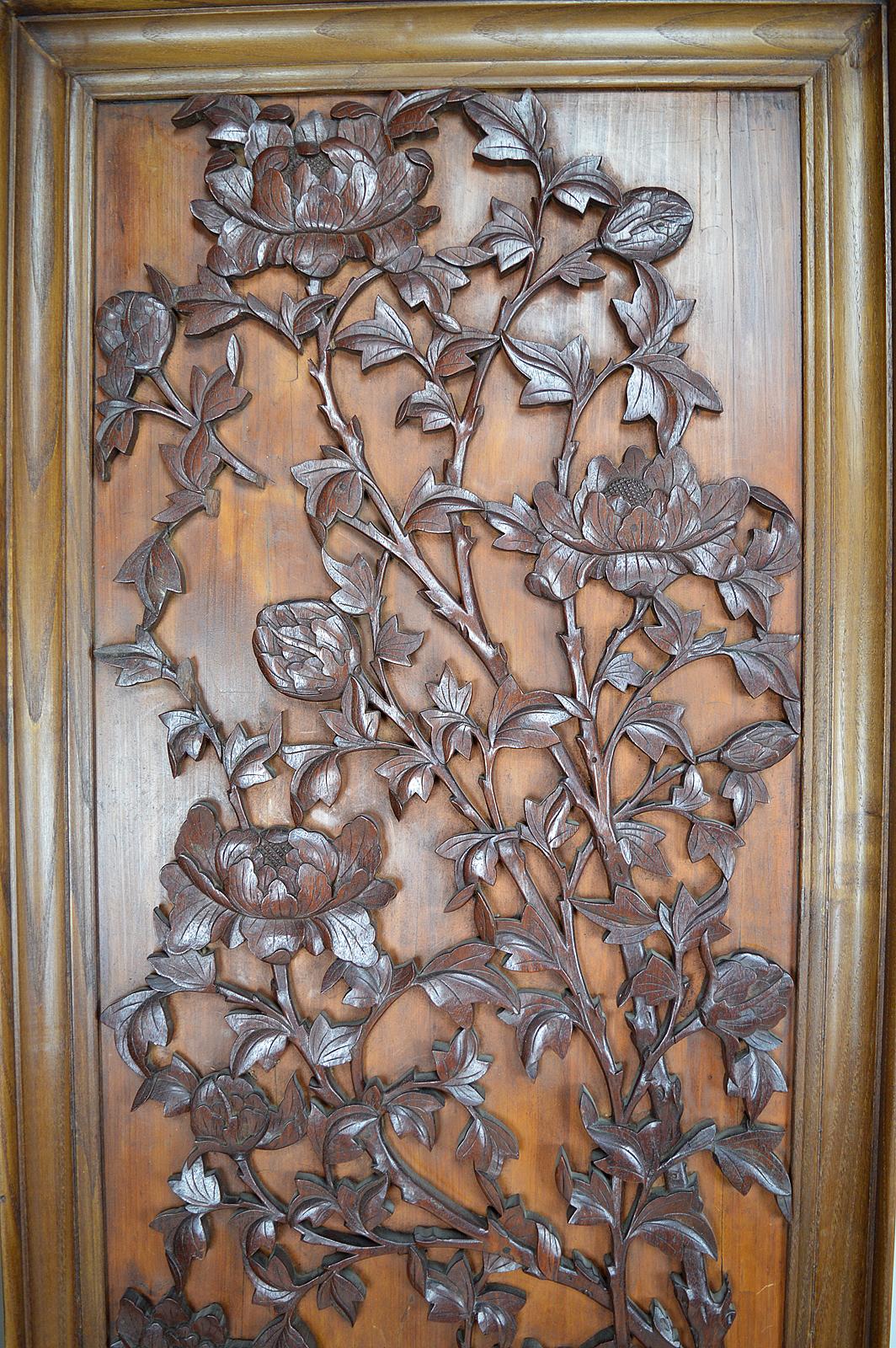 Late 19th Century Floral Art Nouveau Japonism Folding Screen in Carved Wood, France, circa 1890