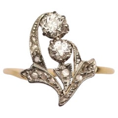 Floraler Jugendstil-Ring mit Diamanten