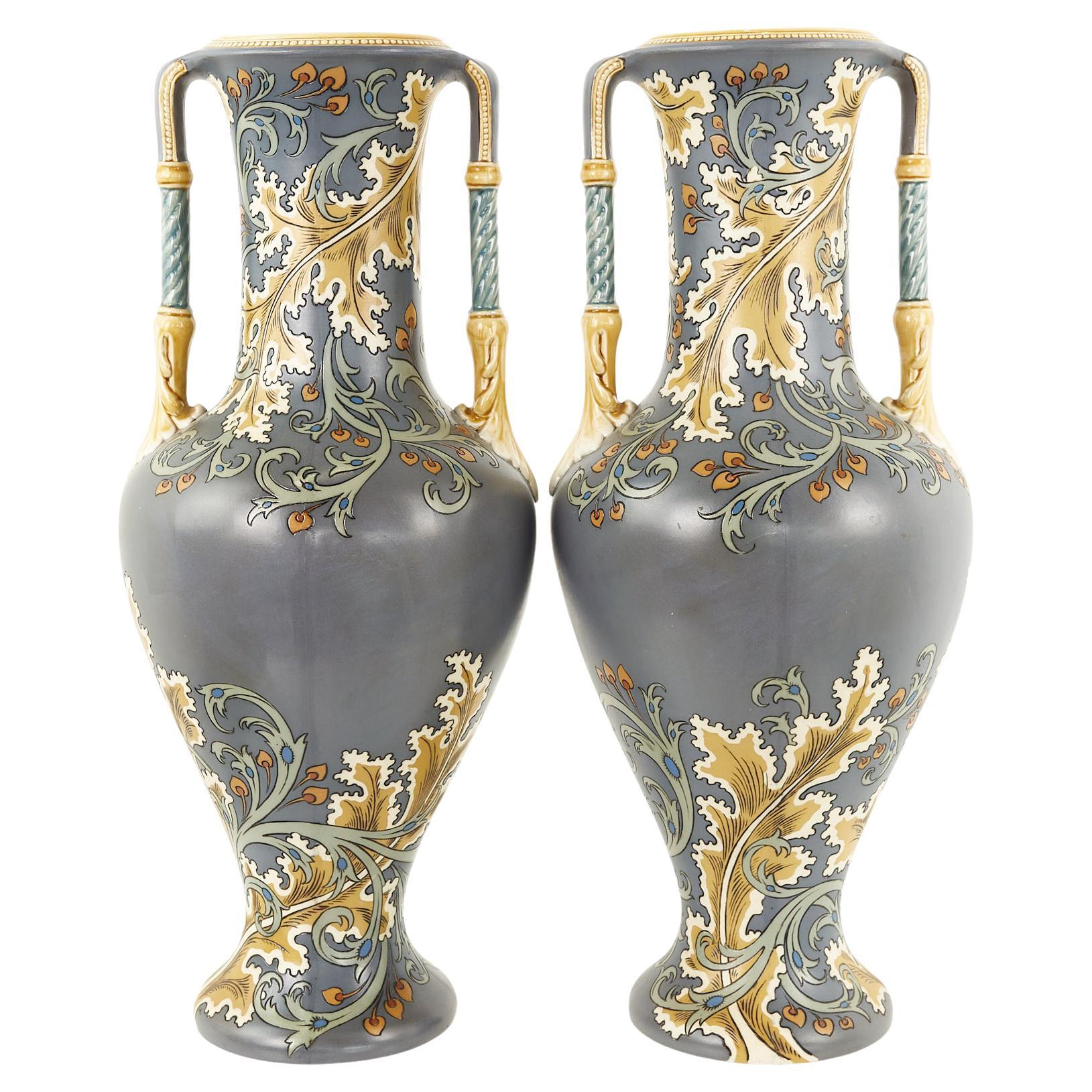 Paire de vases Art nouveau à fleurs de Mettlach, plus tard Villeroy & Boch en vente