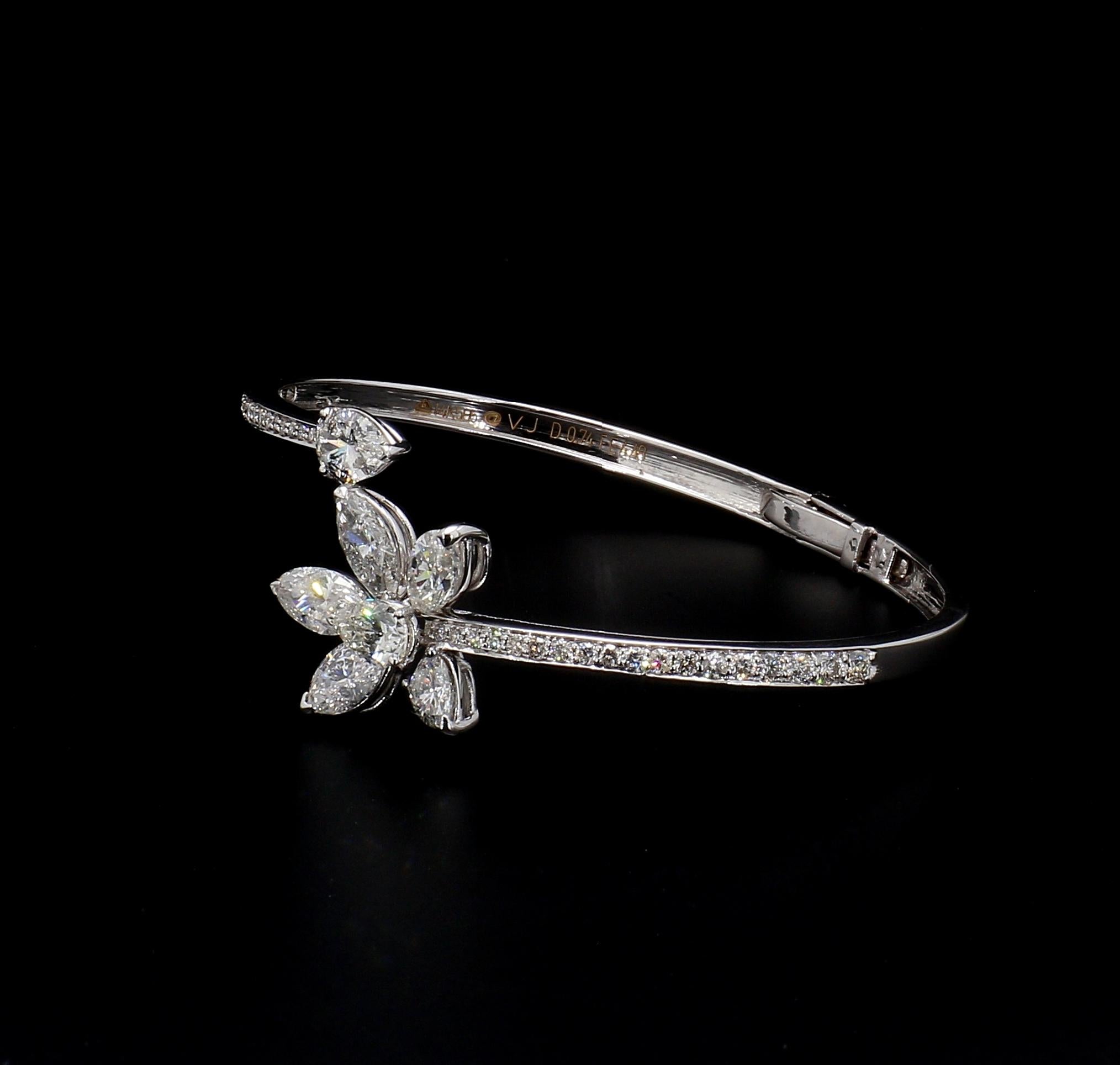**All jewellery is one-of-a-kind, that means we have only 1 in stock**
**Hallmarked with diamond weight and gold purity** 
**Made for a 6 inched wrist, can be resized to certain limits upon request**

Introducing our stunning floral bangle, crafted