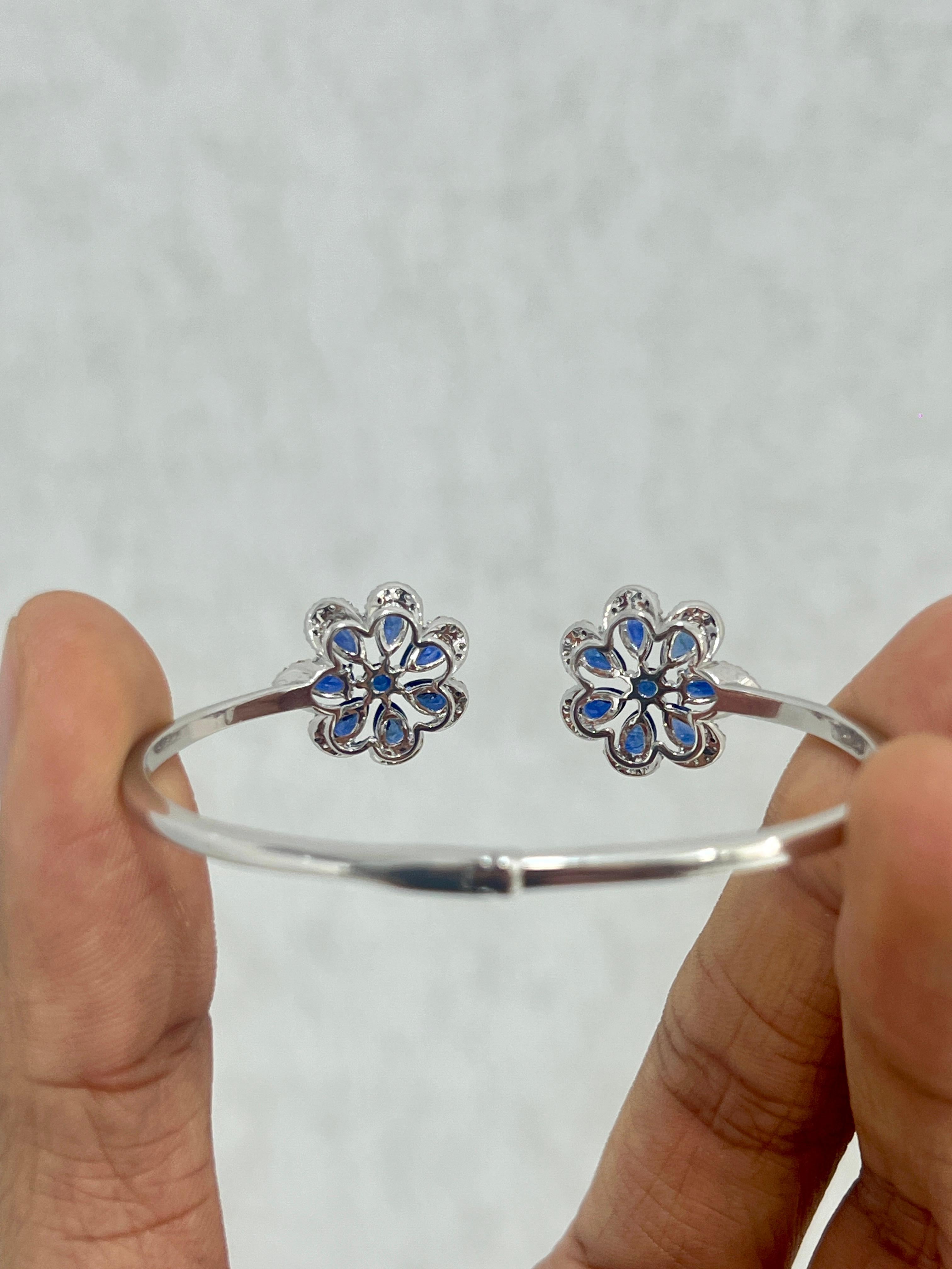 Bracelet floral avec saphirs bleus en forme de poire et diamants 14K en vente 2