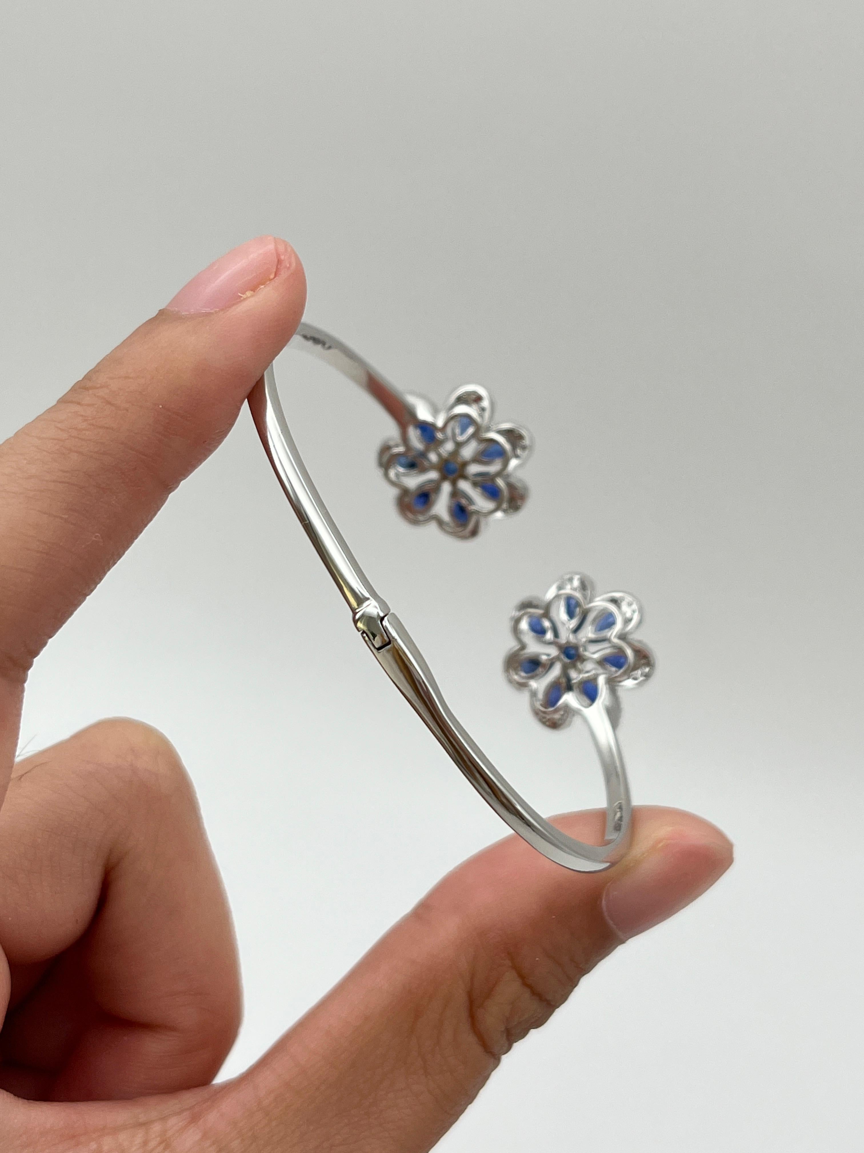 Contemporain Bracelet floral avec saphirs bleus en forme de poire et diamants 14K en vente