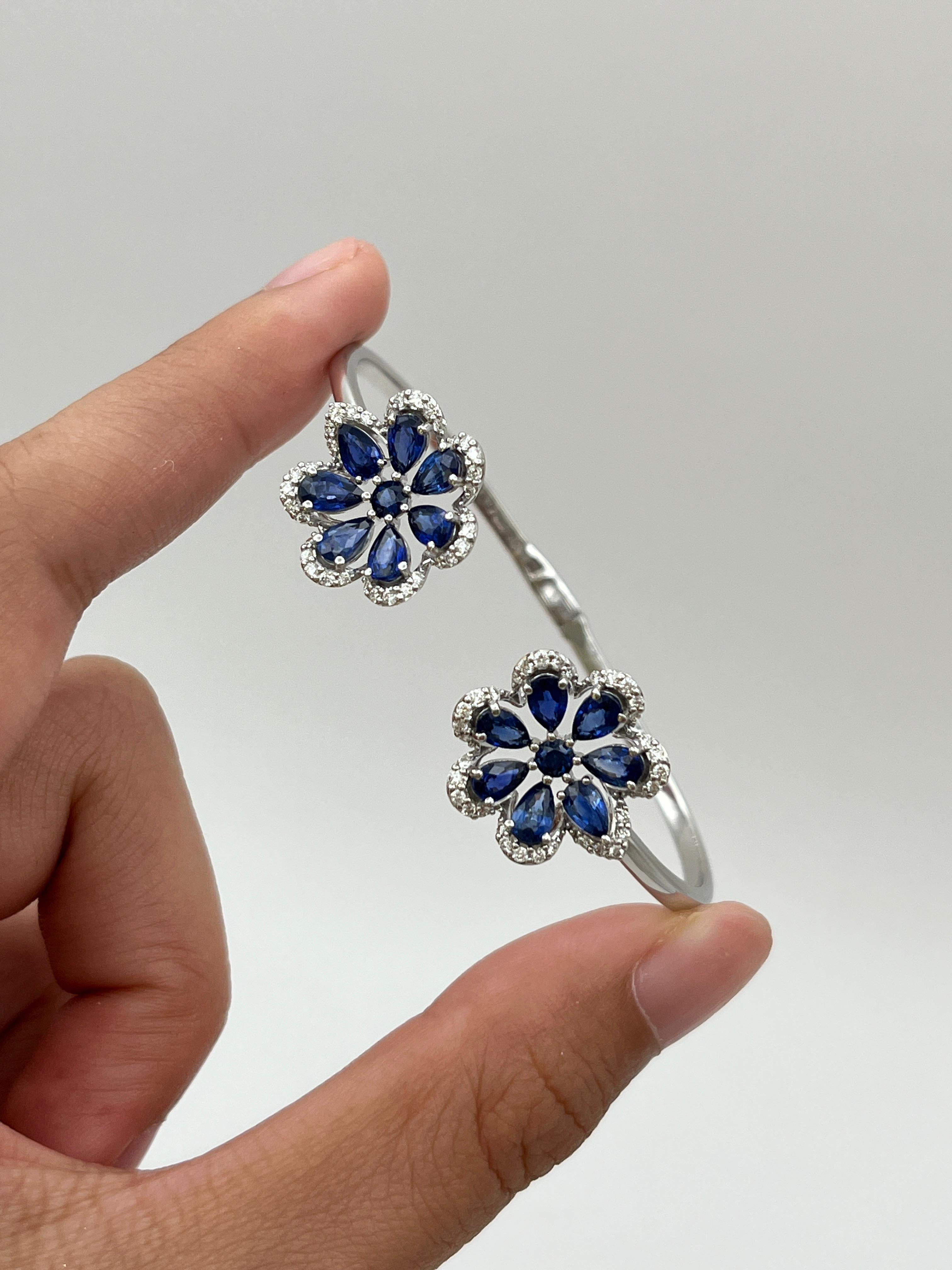 Bracelet floral avec saphirs bleus en forme de poire et diamants 14K en vente 1