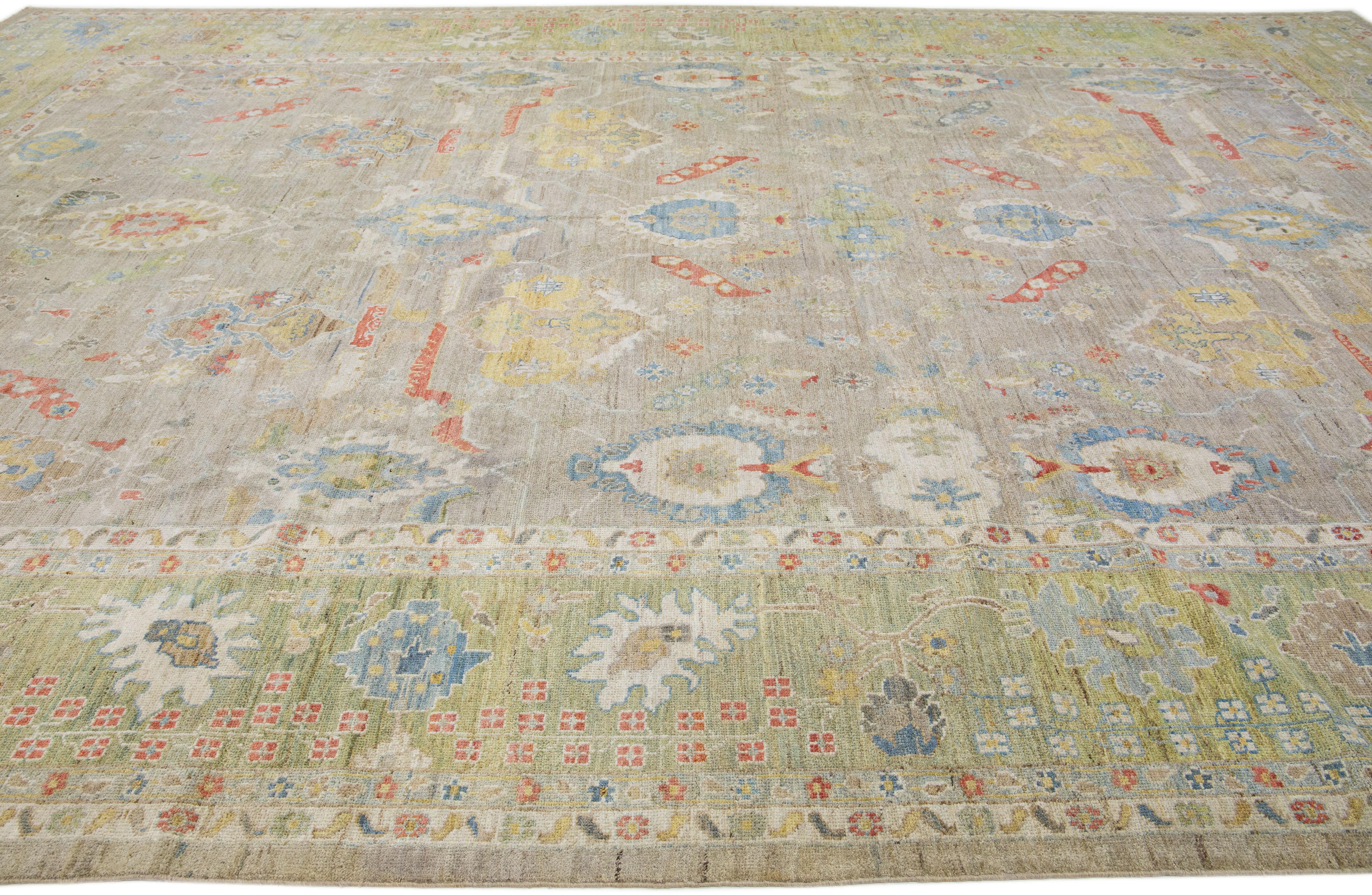Floral Beige Modern Over Size Sultanabad Wool Rug In New Condition For Sale In Norwalk, CT