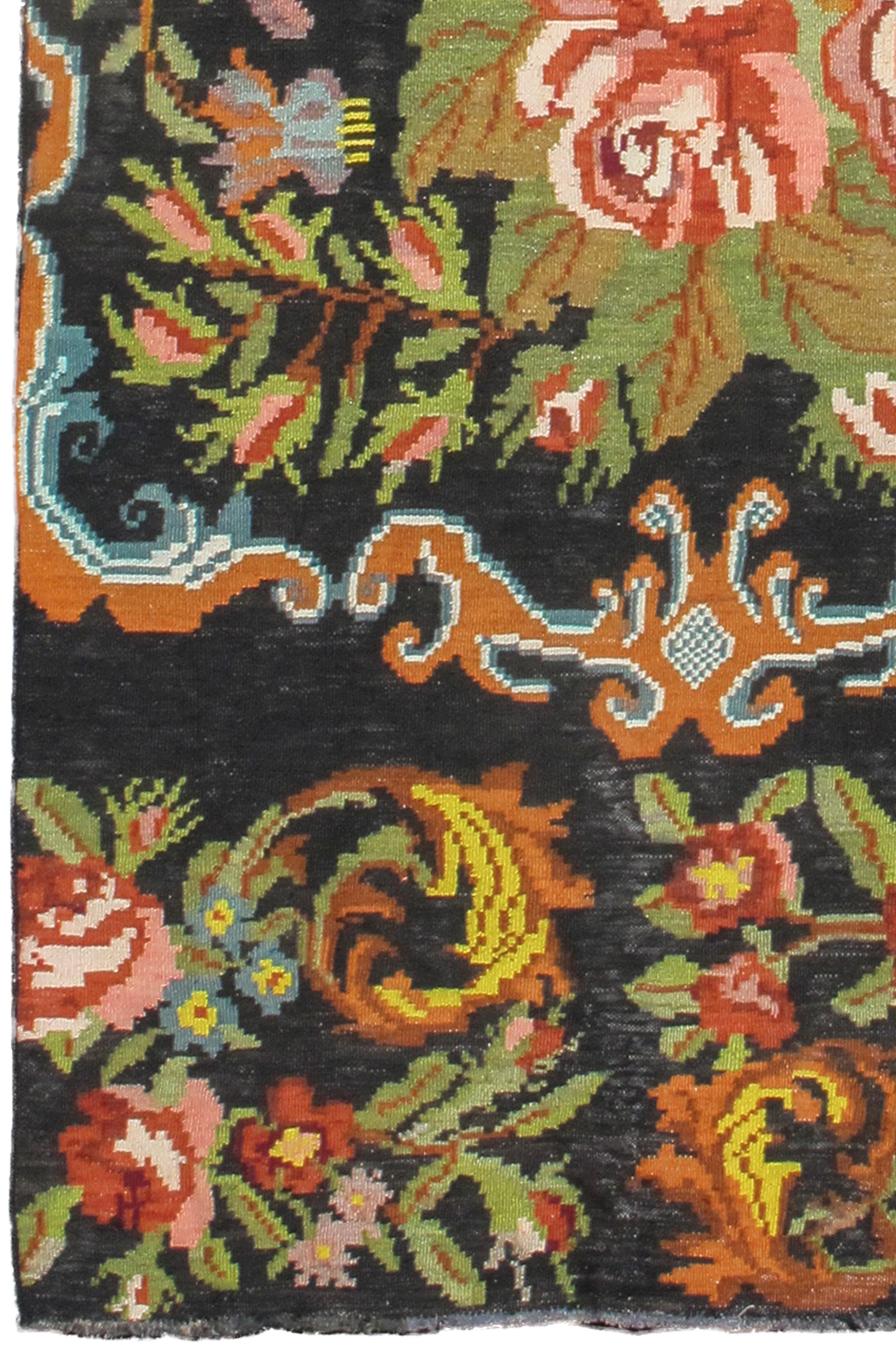 Florales bessarabisches Kilim-Teppichfragment, Mitte 20. Jahrhundert, 3'8