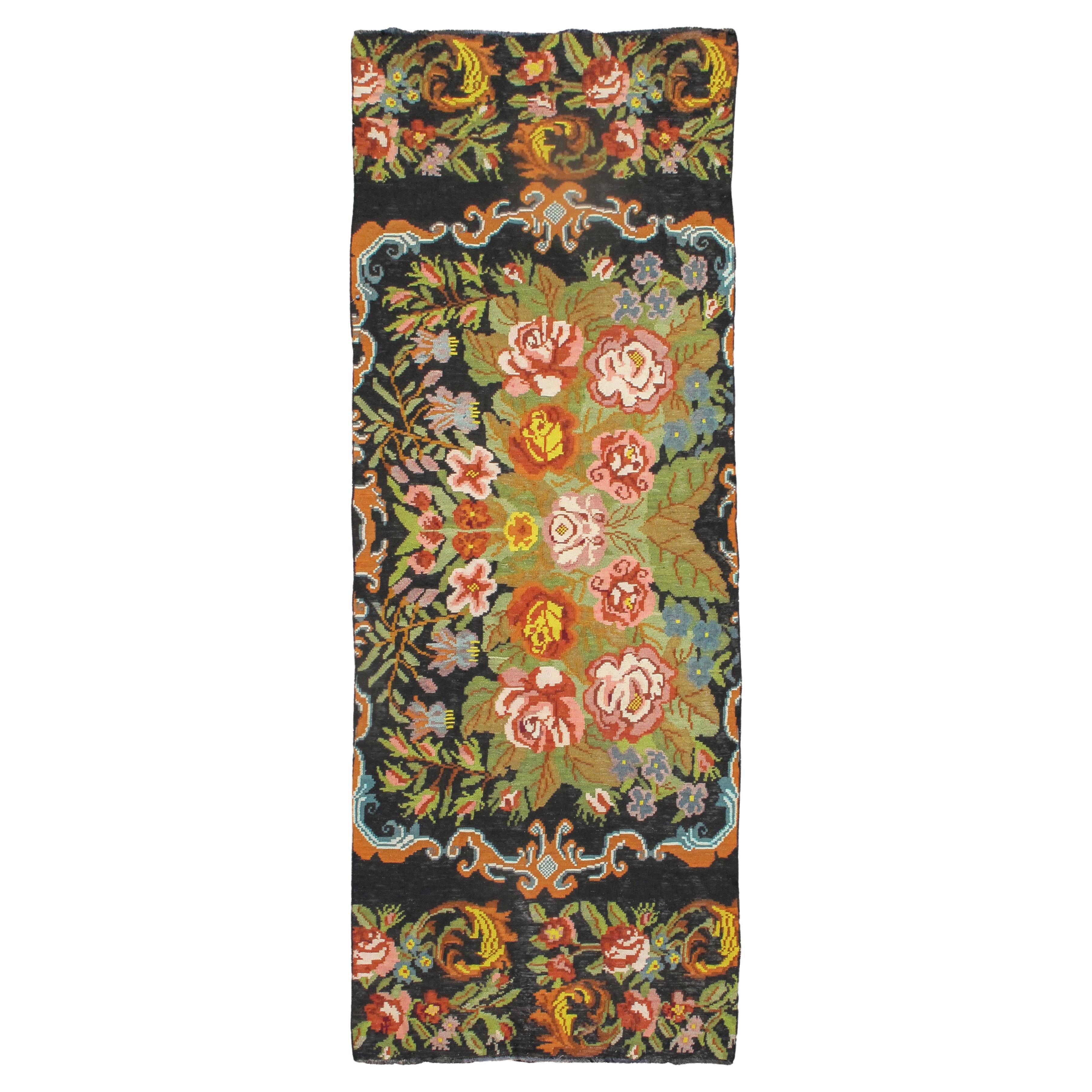 Florales bessarabisches Kilim-Teppichfragment, Mitte 20. Jahrhundert, 3'8" × 10'0 im Angebot