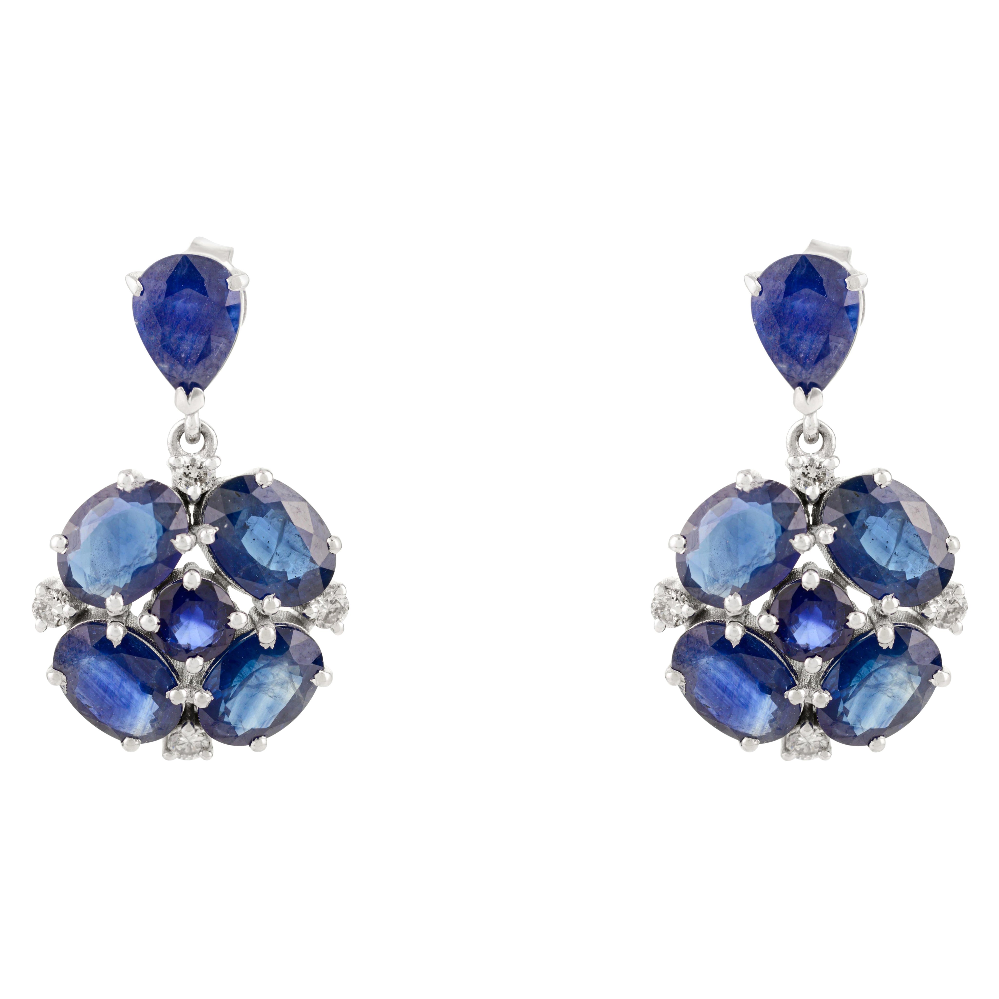 Blumige blaue Saphircluster und Diamanttropfenohrringe aus 14k Weißgold für sie