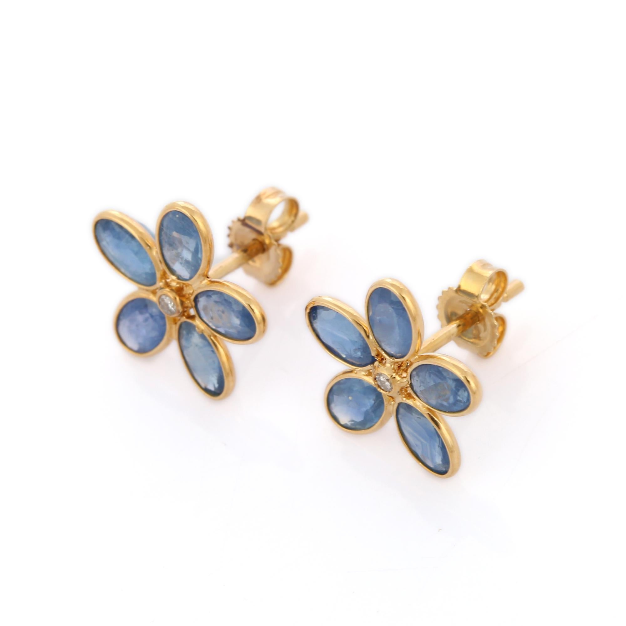 Floral blue sapphire studs in 18K gold create a subtle beauty while showcasing the colors of the natural precious gemstones and illuminating diamonds making a statement.
These beautiful earrings are made from 10 oval shaped sapphires perfectly set