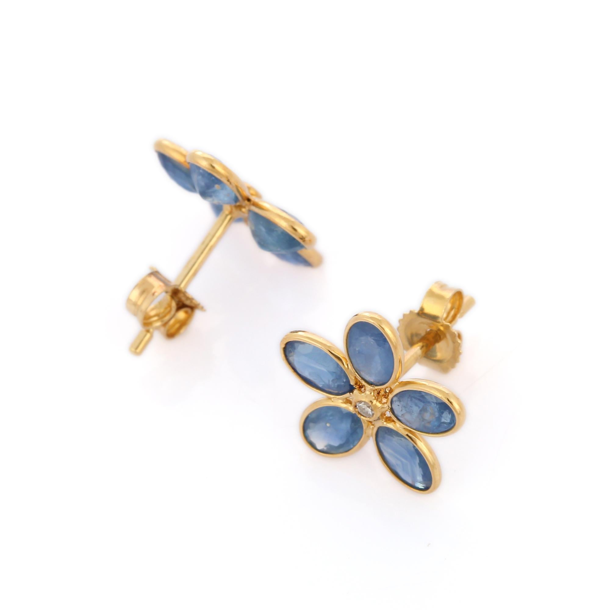 Art Deco Floral 3.5 ct Blue Sapphire and Diamond Stud Earrings in 18K Yellow Gold For Sale