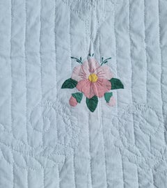 Floral Bouquet and Bow Applique Quilt