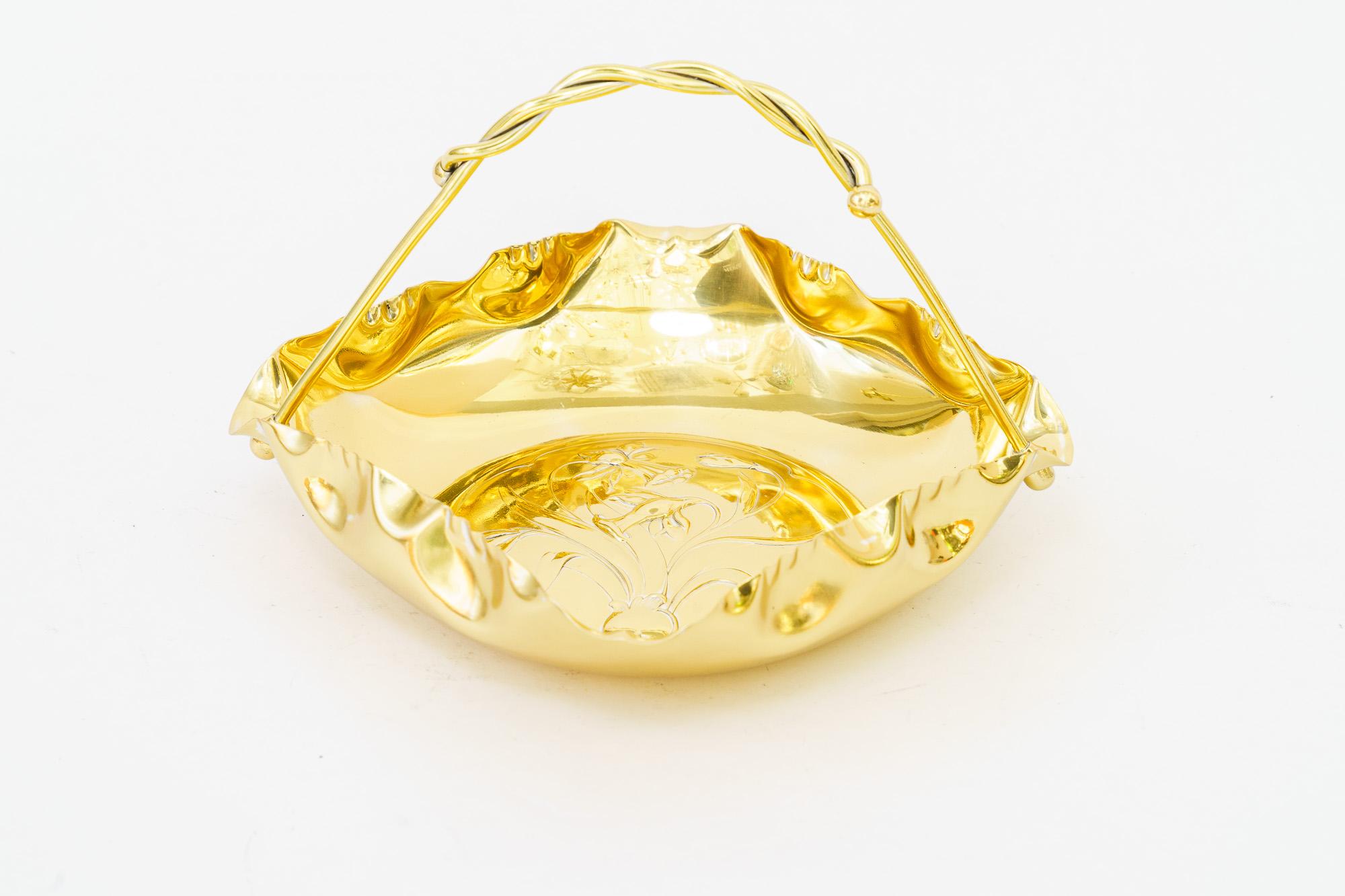Austriaco Fruttiera floreale in ottone Jugendstil del 1908 circa in vendita