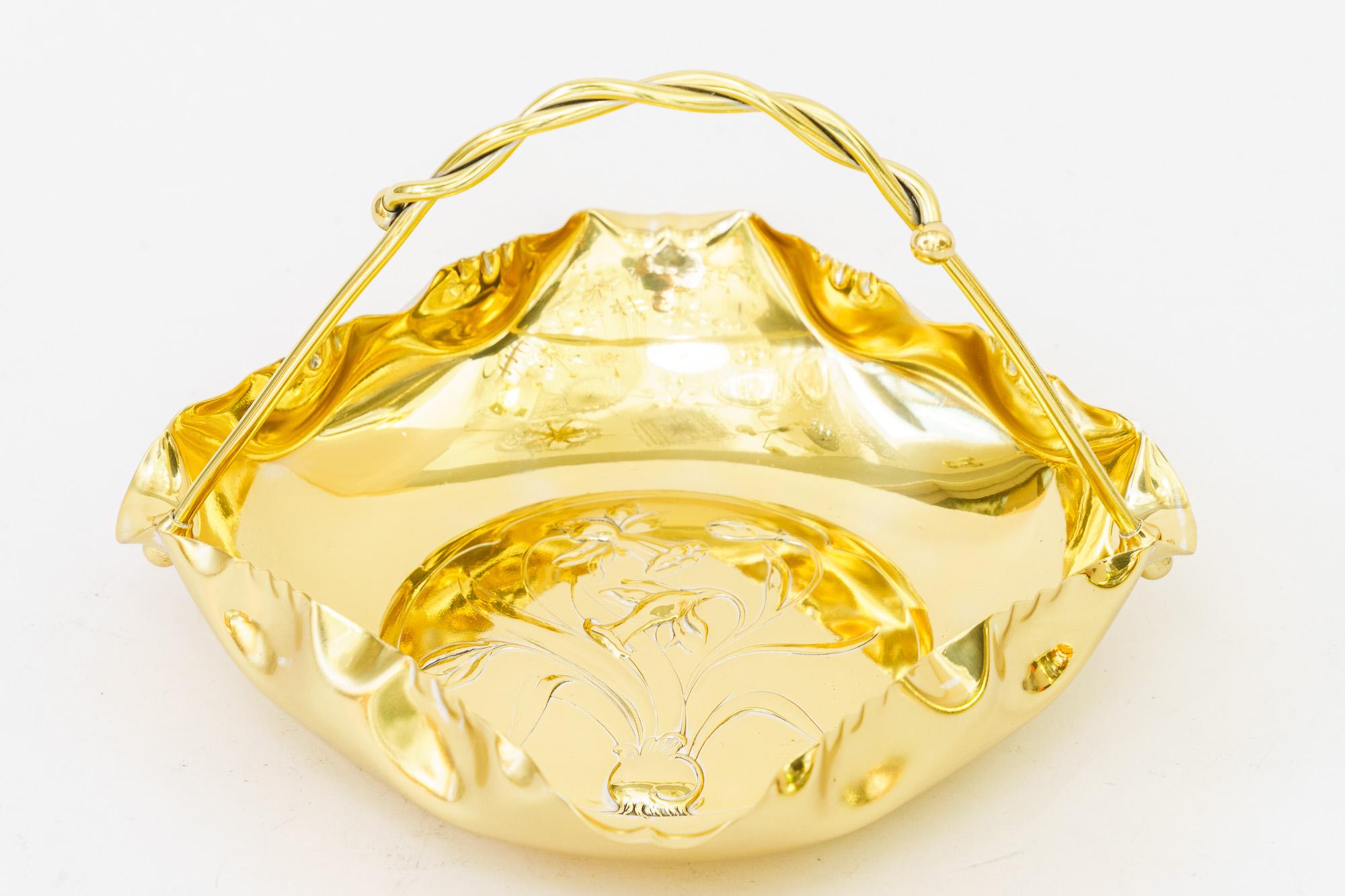 Inizio XX secolo Fruttiera floreale in ottone Jugendstil del 1908 circa in vendita