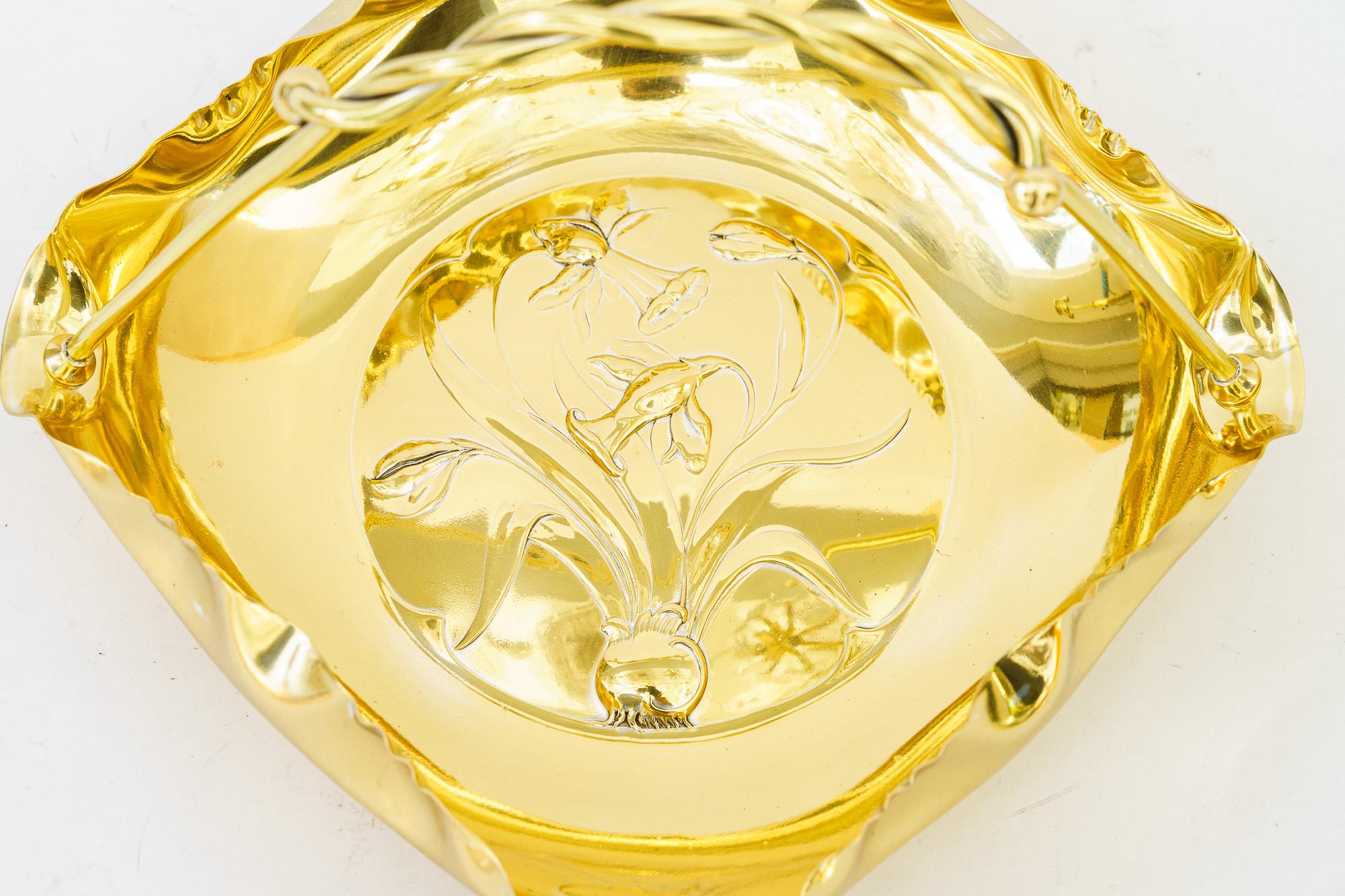 Fruttiera floreale in ottone Jugendstil del 1908 circa in vendita 1
