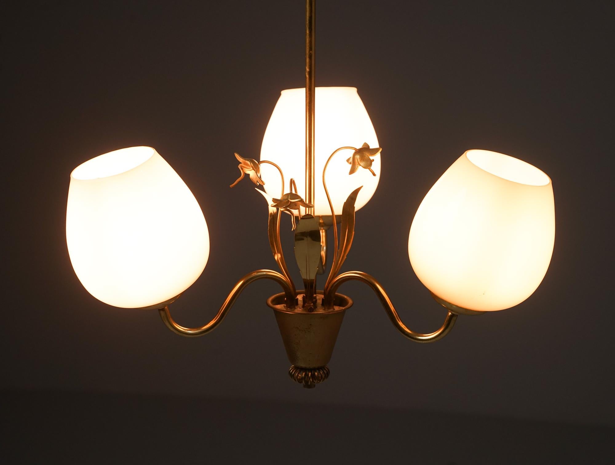 Scandinavo moderno Ciondolo floreale in ottone, Sievä Oy, Finlandia, anni '50 in vendita