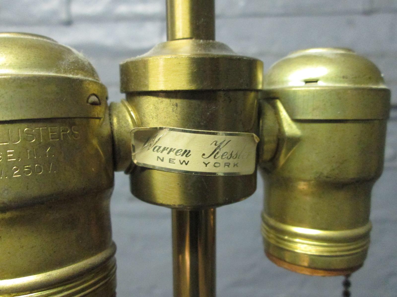 Laiton Lampe en bronze à motifs floraux de Warren Kessler en vente