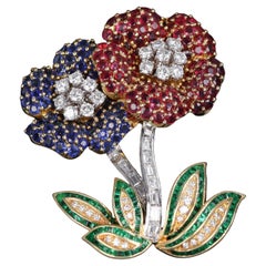 Broche Floral de Oro Amarillo y Blanco con Rubíes, Zafiros, Esmeraldas y Dia