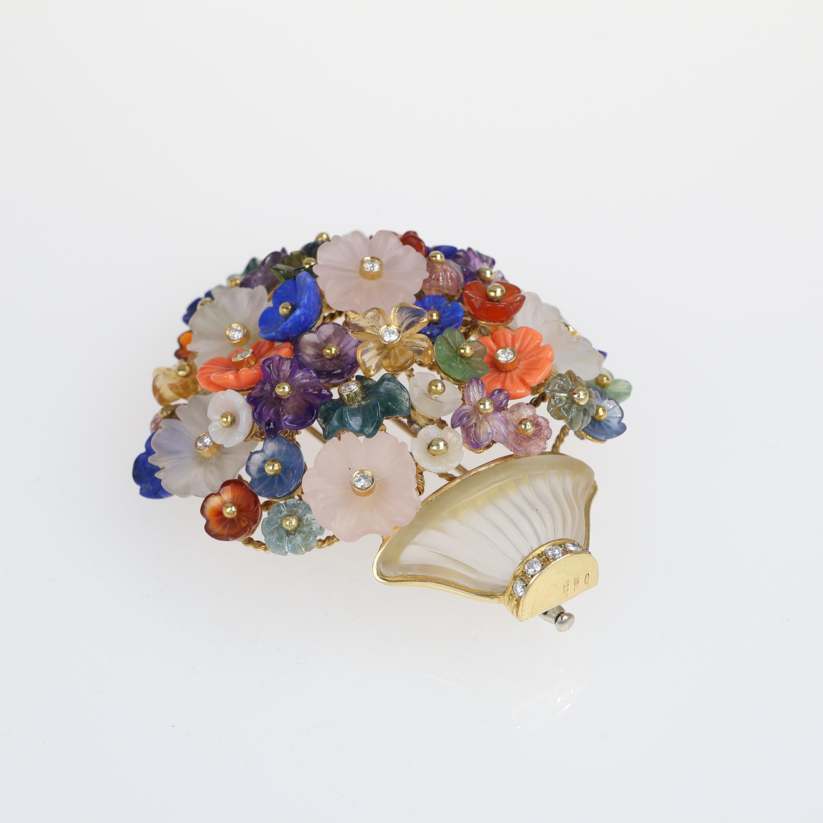 Floral Brooch in Yellow Gold with Rock Crystal, Hand-Carved Hardstones, and Diam In New Condition For Sale In Bergamo, BG