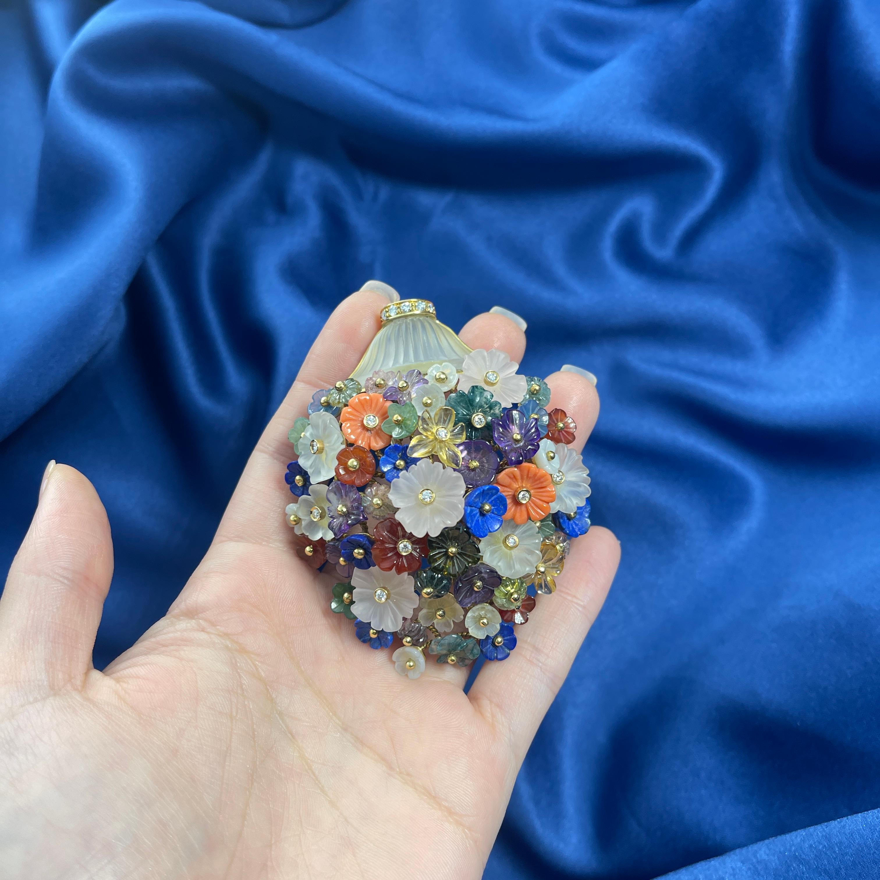 Floral Brooch in Yellow Gold with Rock Crystal, Hand-Carved Hardstones, and Diam For Sale 1