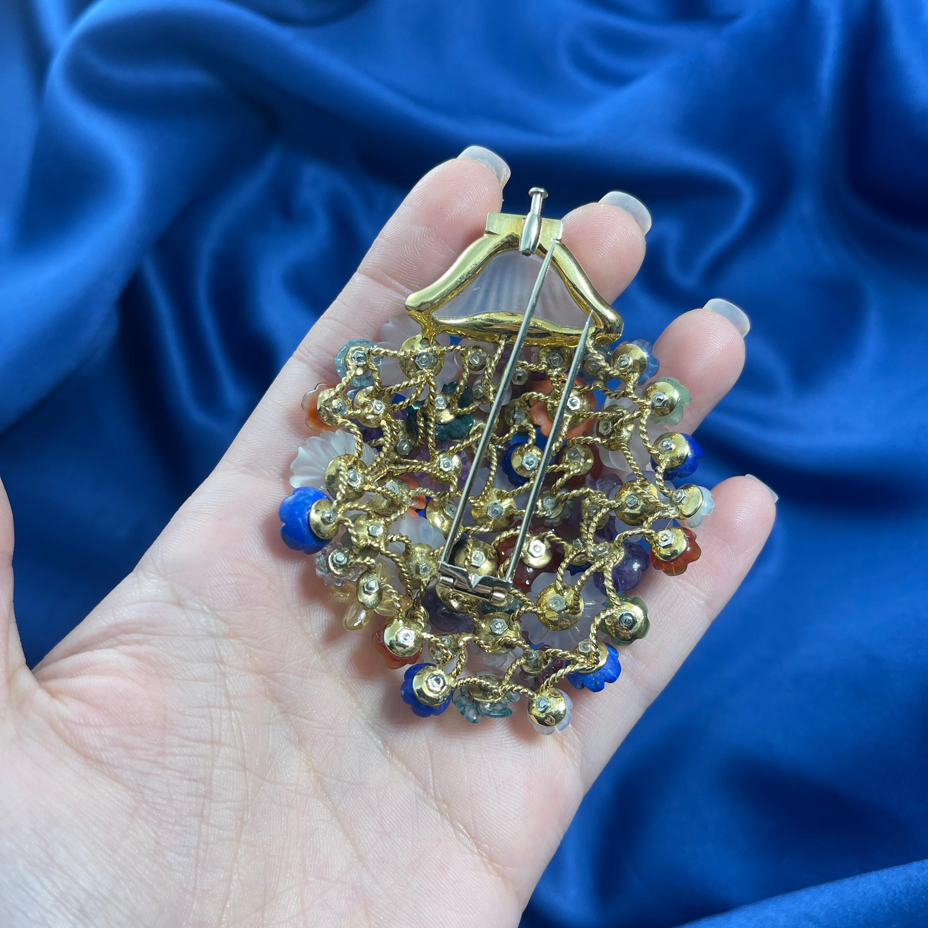 Floral Brooch in Yellow Gold with Rock Crystal, Hand-Carved Hardstones, and Diam For Sale 4