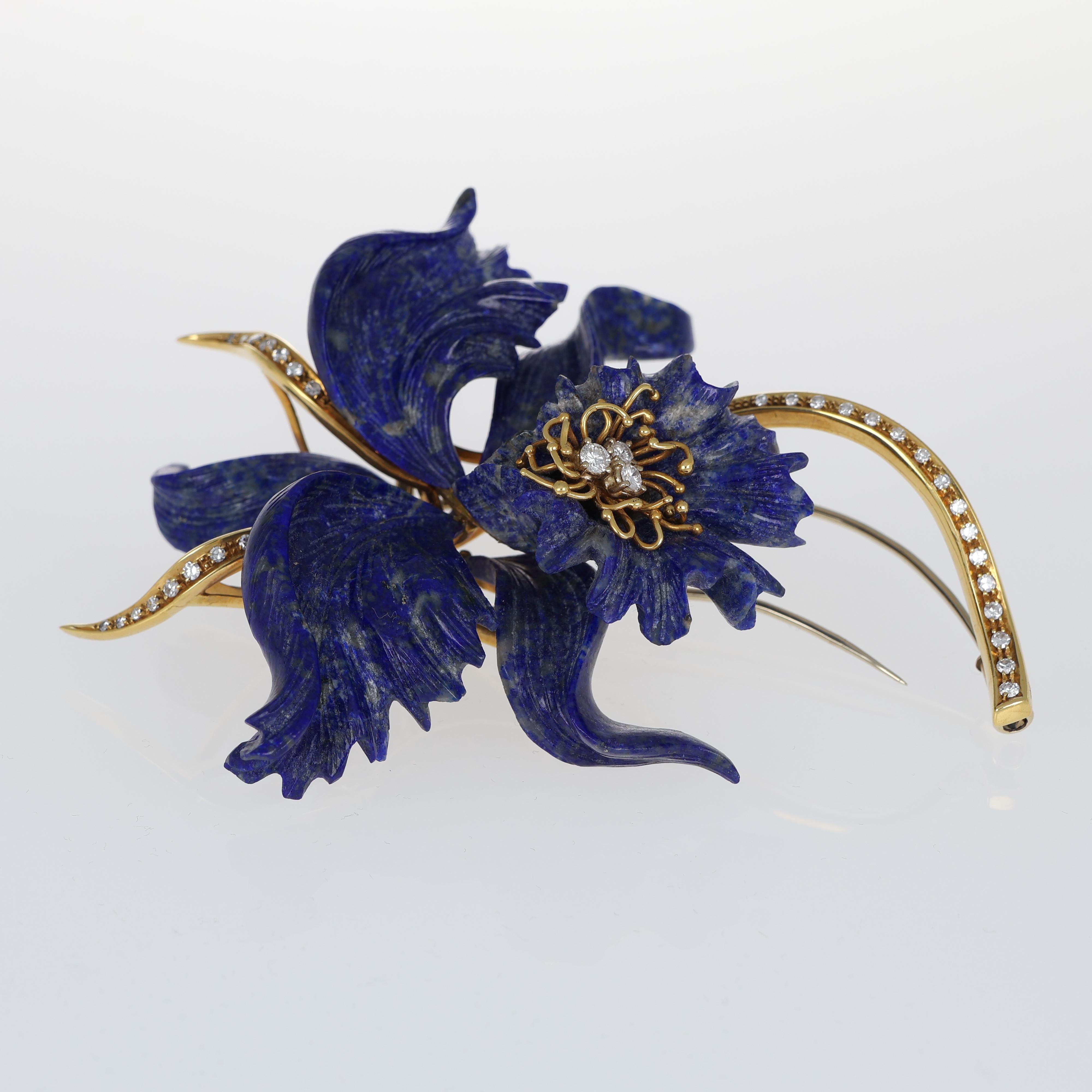 Taille brillant Pendentif floral en or jaune avec lapis naturel et diamants en vente