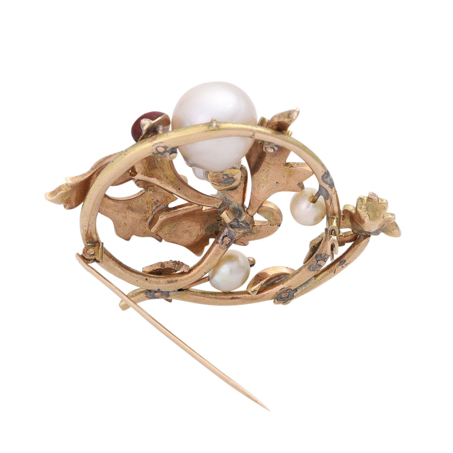 Floral Brooch with Cultured Pearls and Diamond Roses In Fair Condition For Sale In Stuttgart, BW