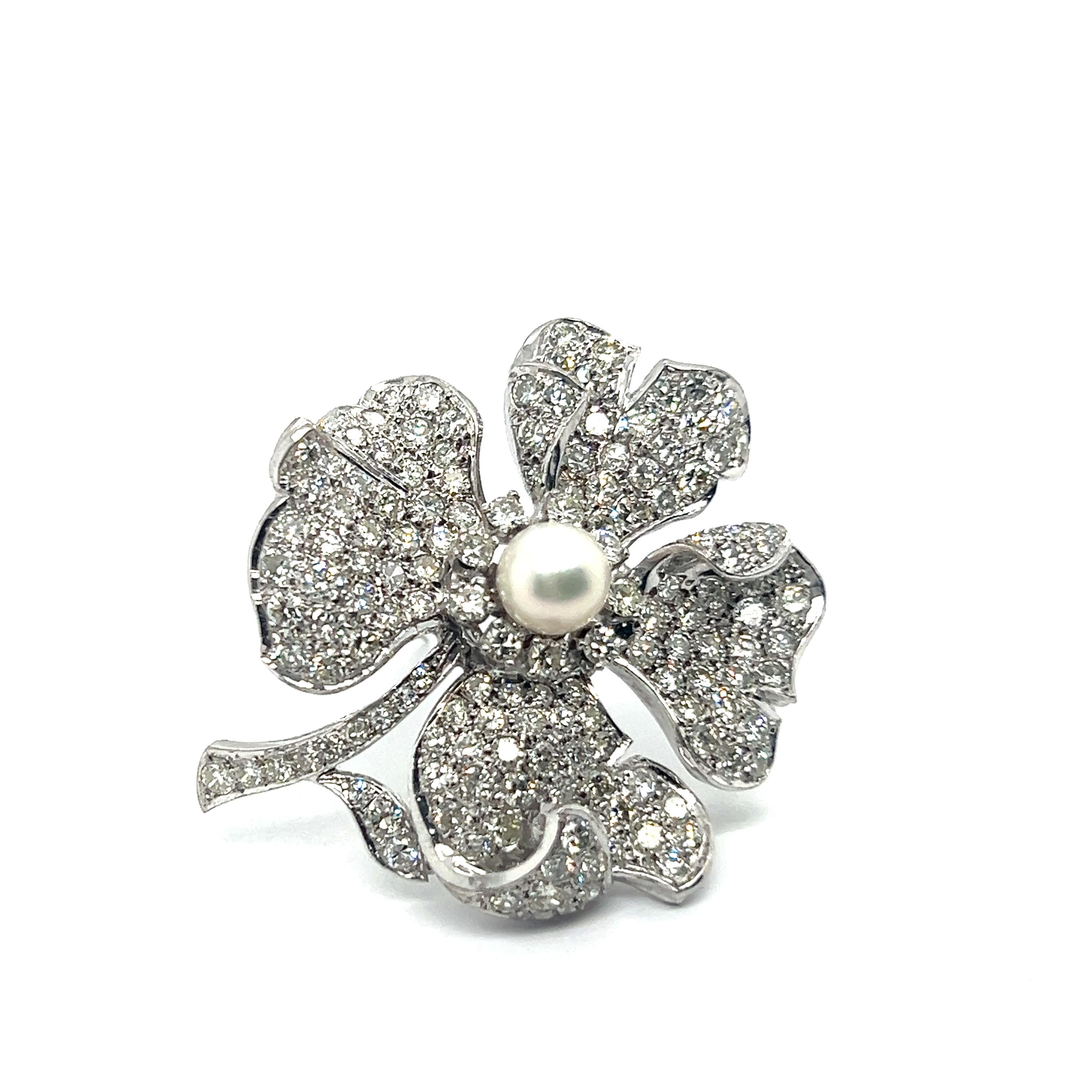 Floral Brooch with Diamonds & Akoya Pearl in Platinum For Sale 5