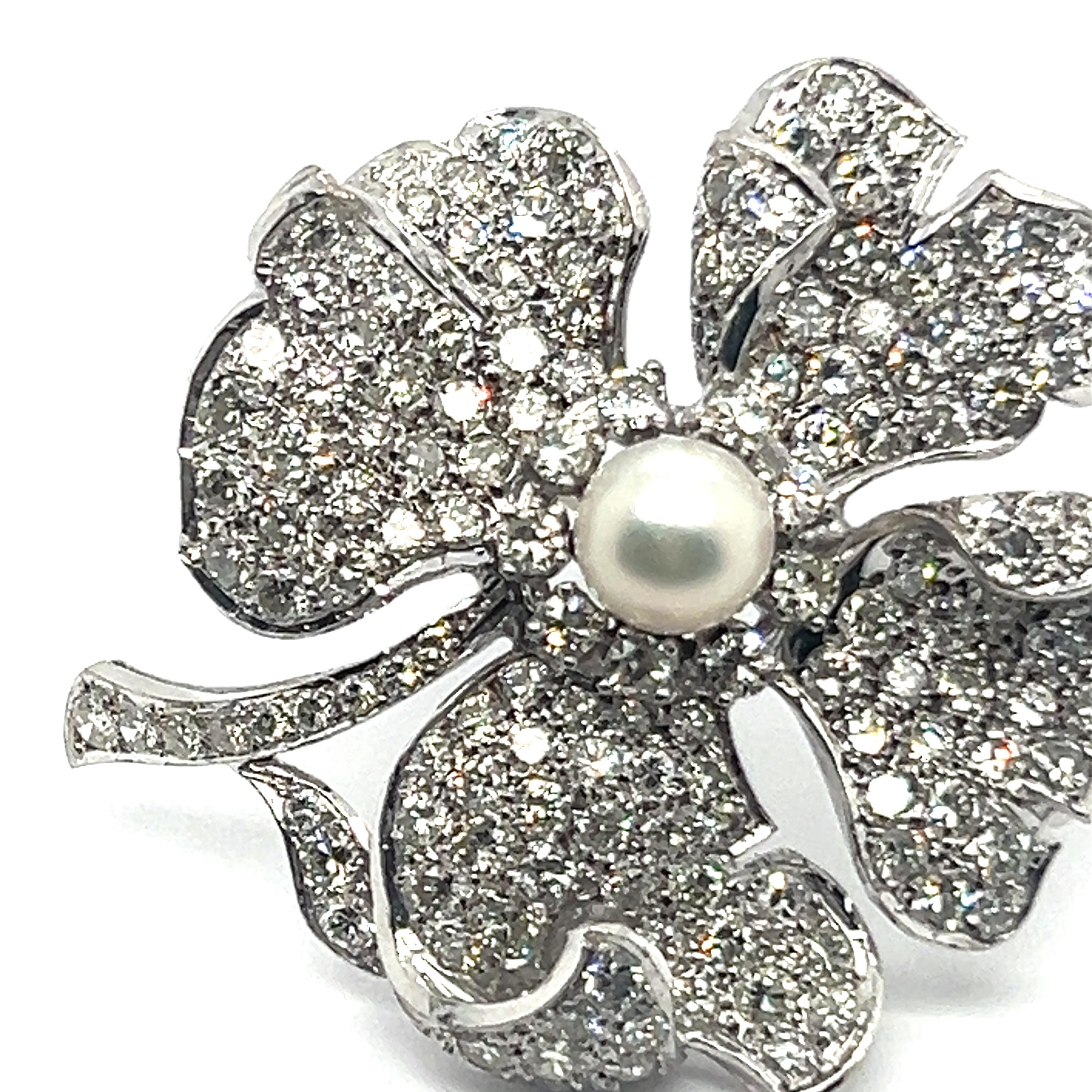 Floral Brooch with Diamonds & Akoya Pearl in Platinum For Sale 3