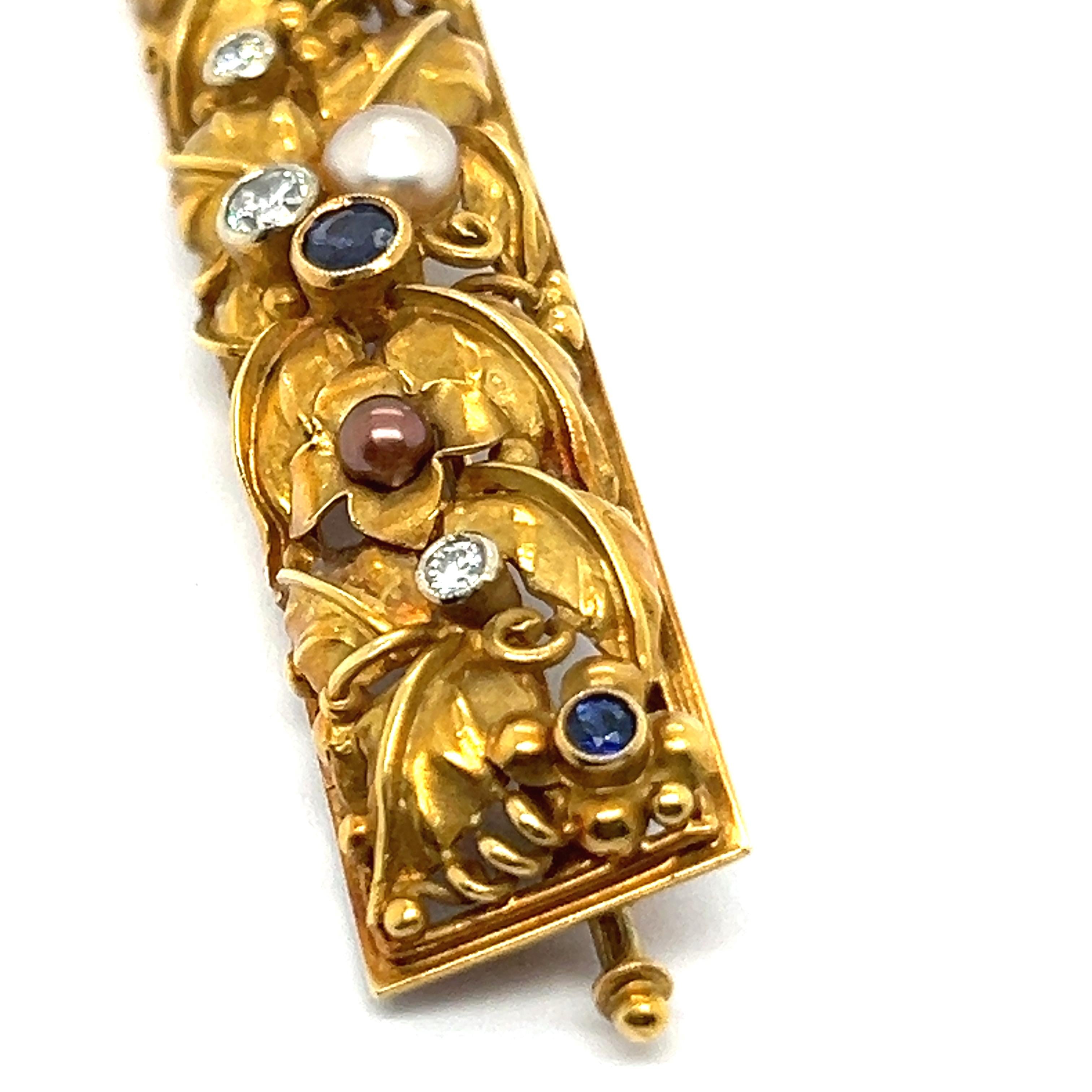 Broche Floral con Zafiros, Diamantes y Perlas en Oro Amarillo de 18 Kilates en venta 7