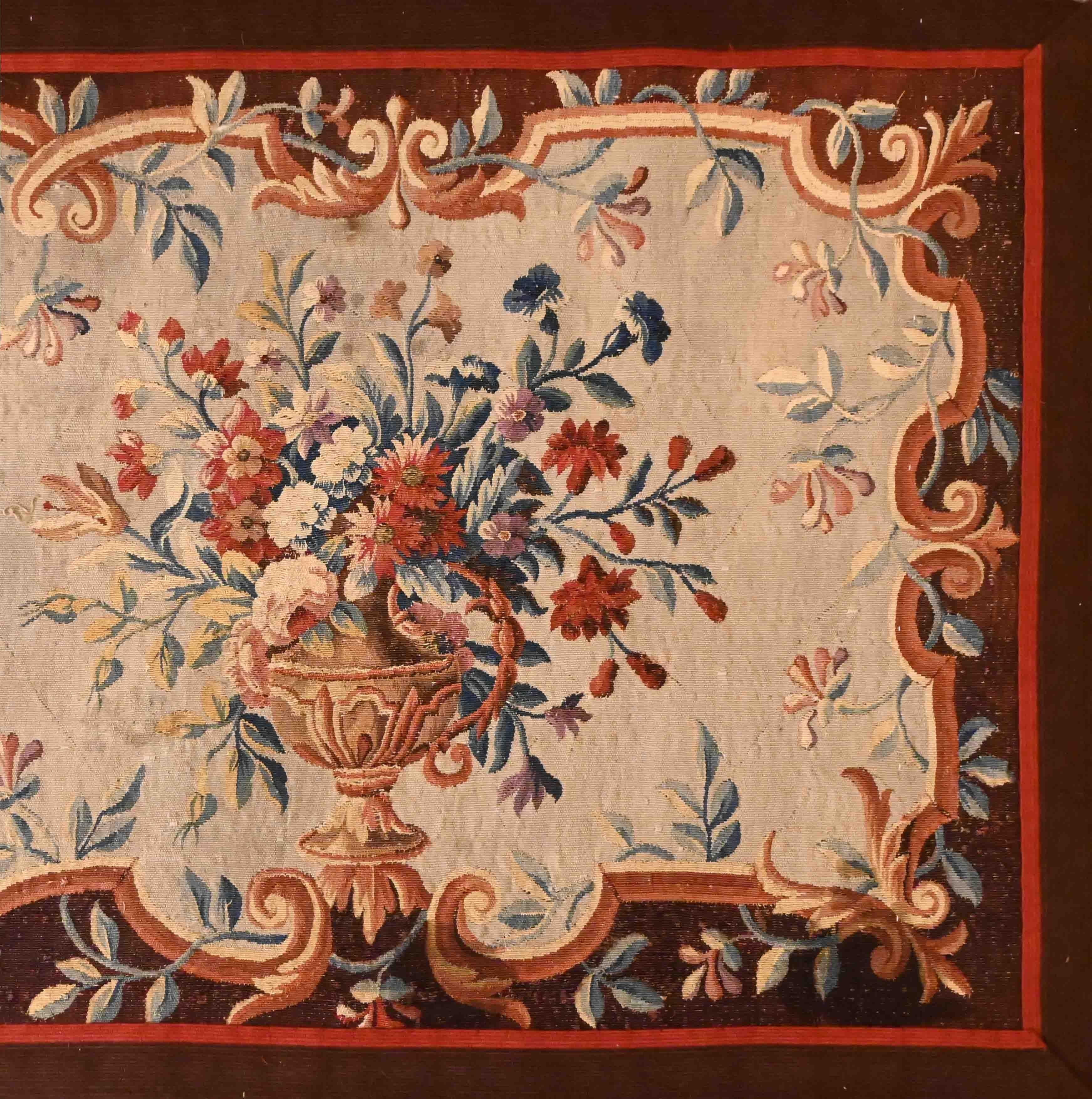 Floraler Brüsseler Wandteppich 18. Jahrhundert - L 185 x H 85 cm - N° 1360 (Belgisch) im Angebot