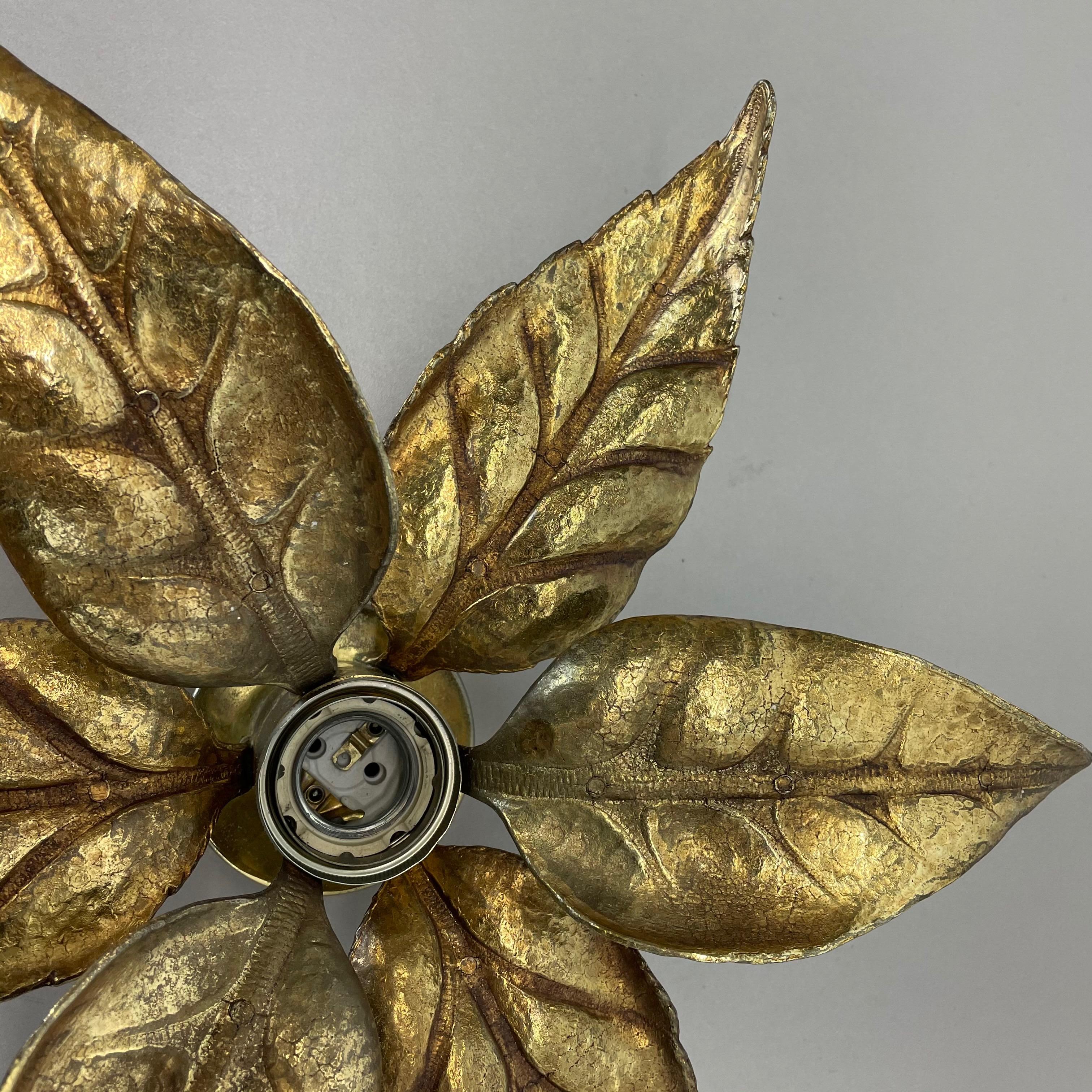 Floral Brutalist Brass Metal Wall Ceiling Light by Willy Daro Belgium, 1970s no2 In Good Condition For Sale In Kirchlengern, DE